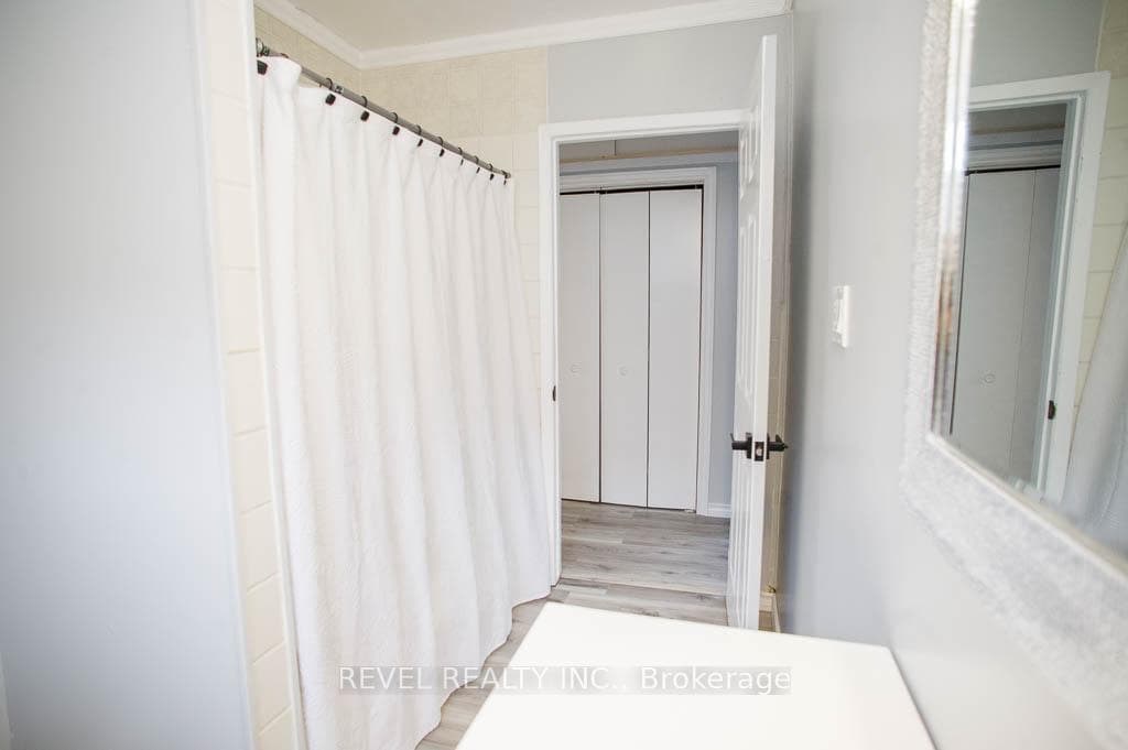 8 Helen Avenue photo 17