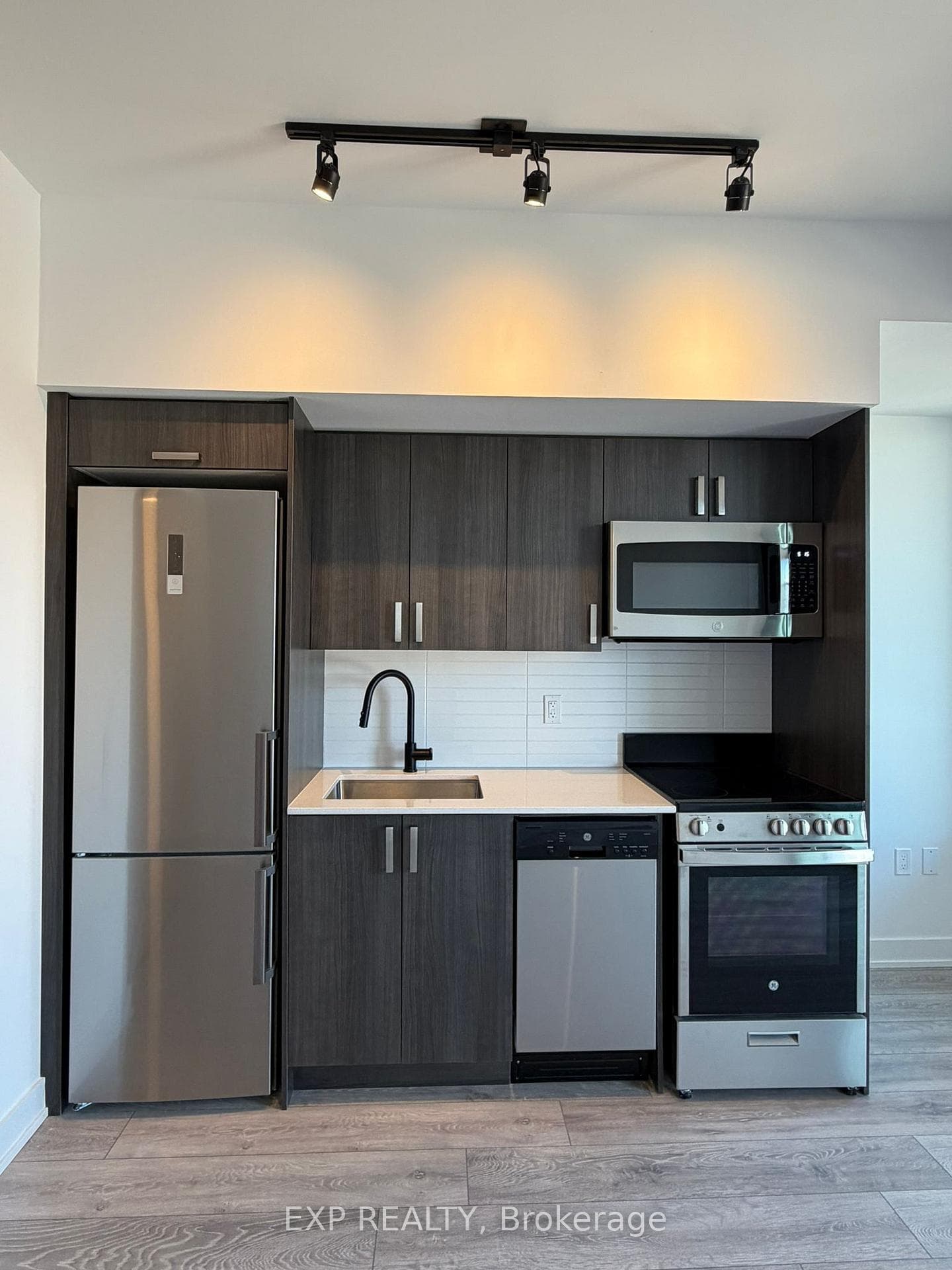 758 Dovercourt Road Unit 410 photo 15