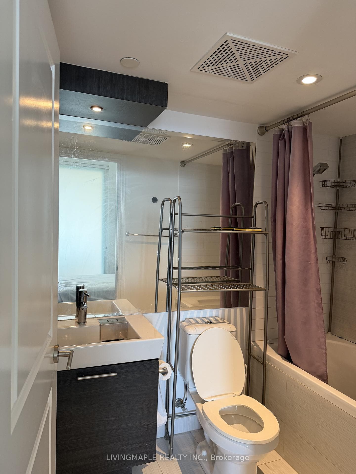 386 Yonge Street Unit 4611 photo 7