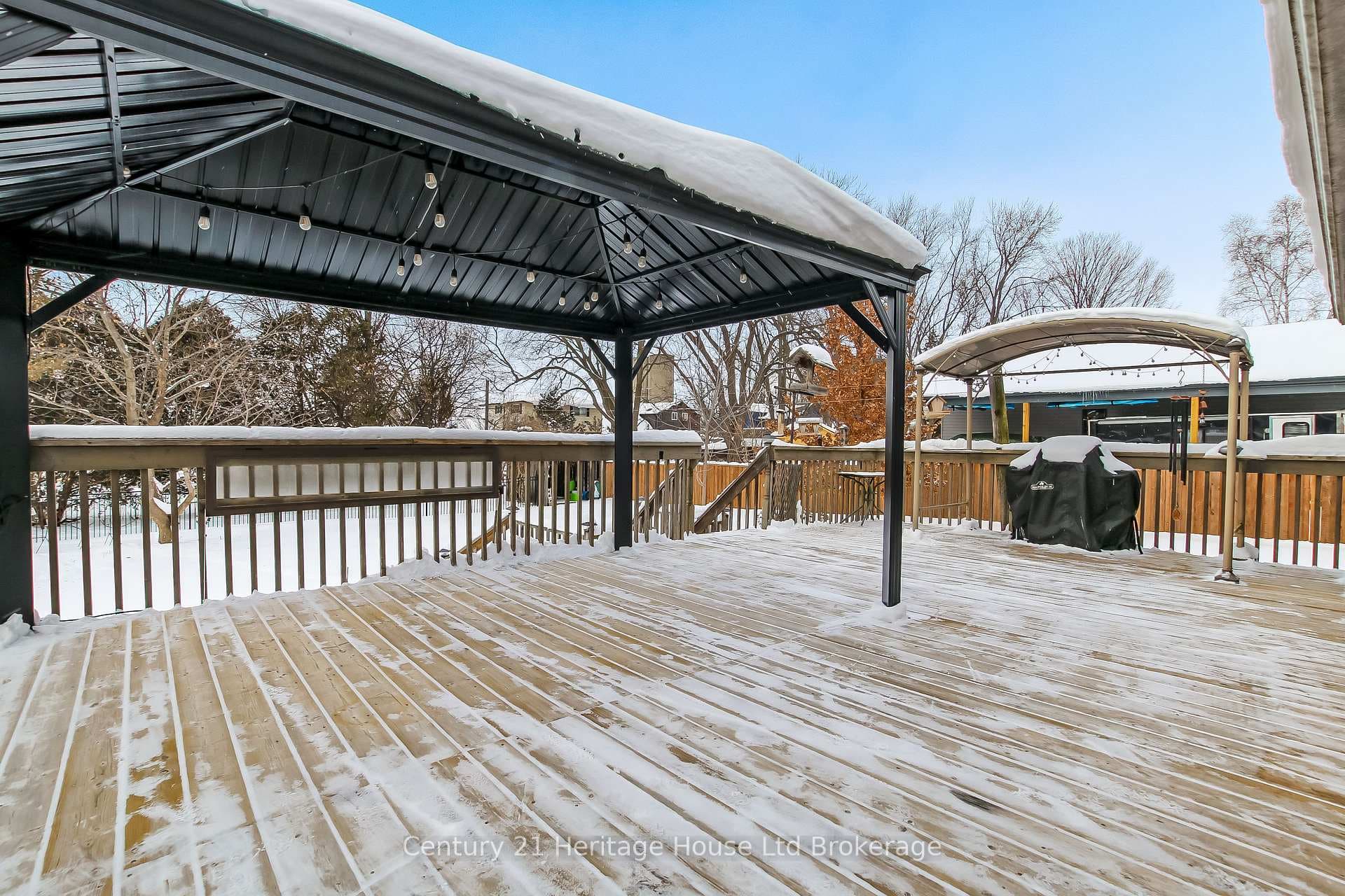 702 Queen Street photo 35