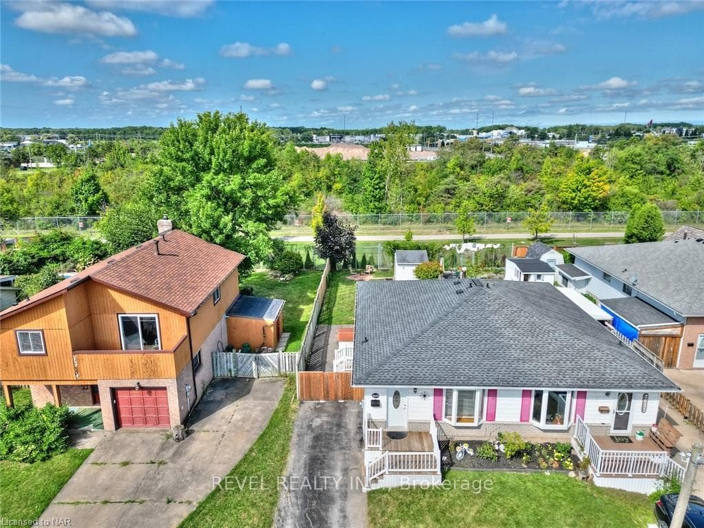 7635 Ronnie Crescent photo 3