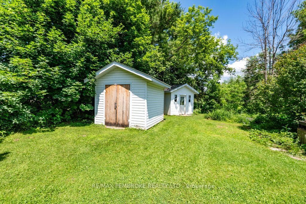 1656 Beachburg Road photo 38