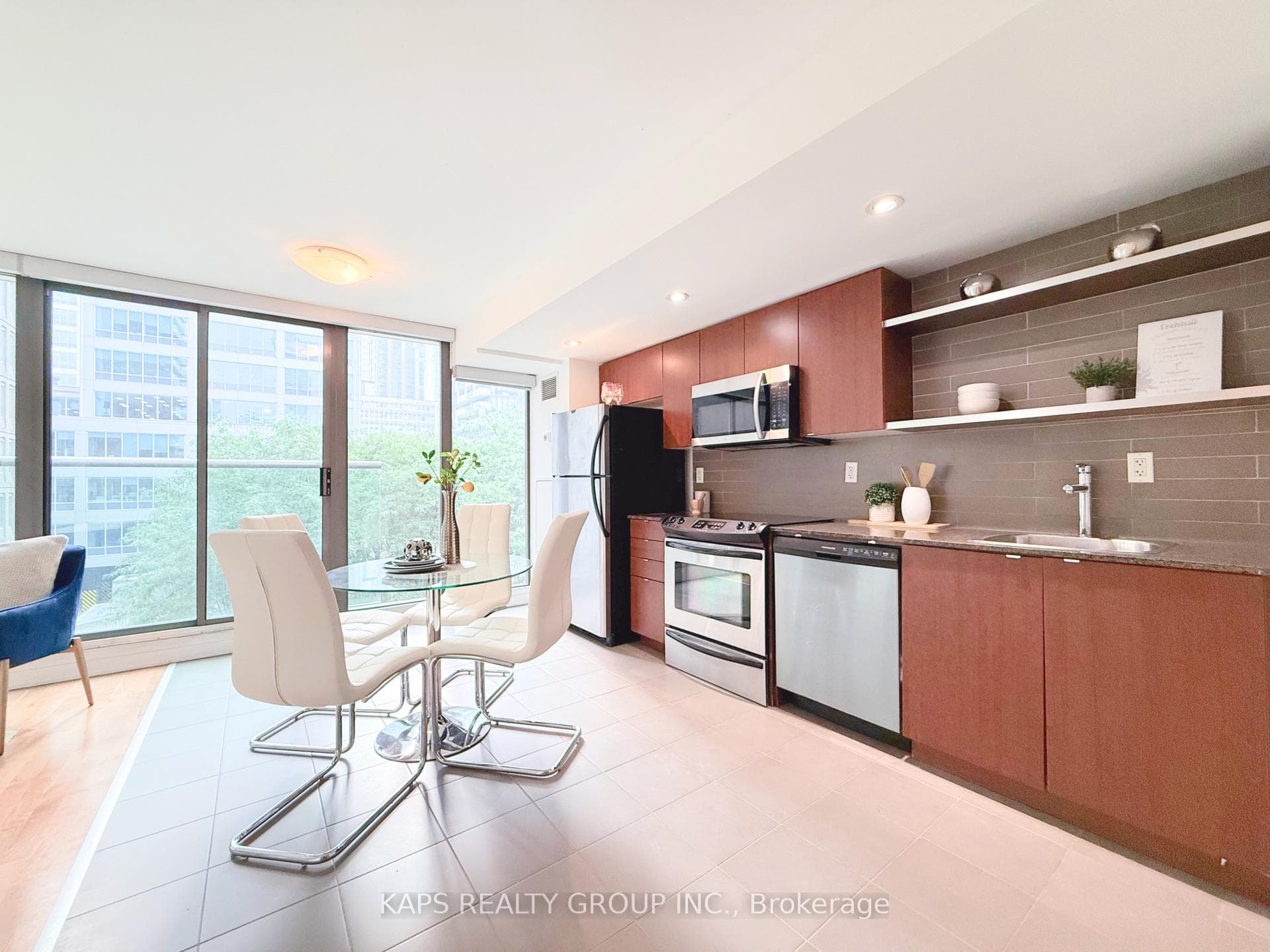 33 Lombard Street Unit 410 photo 2