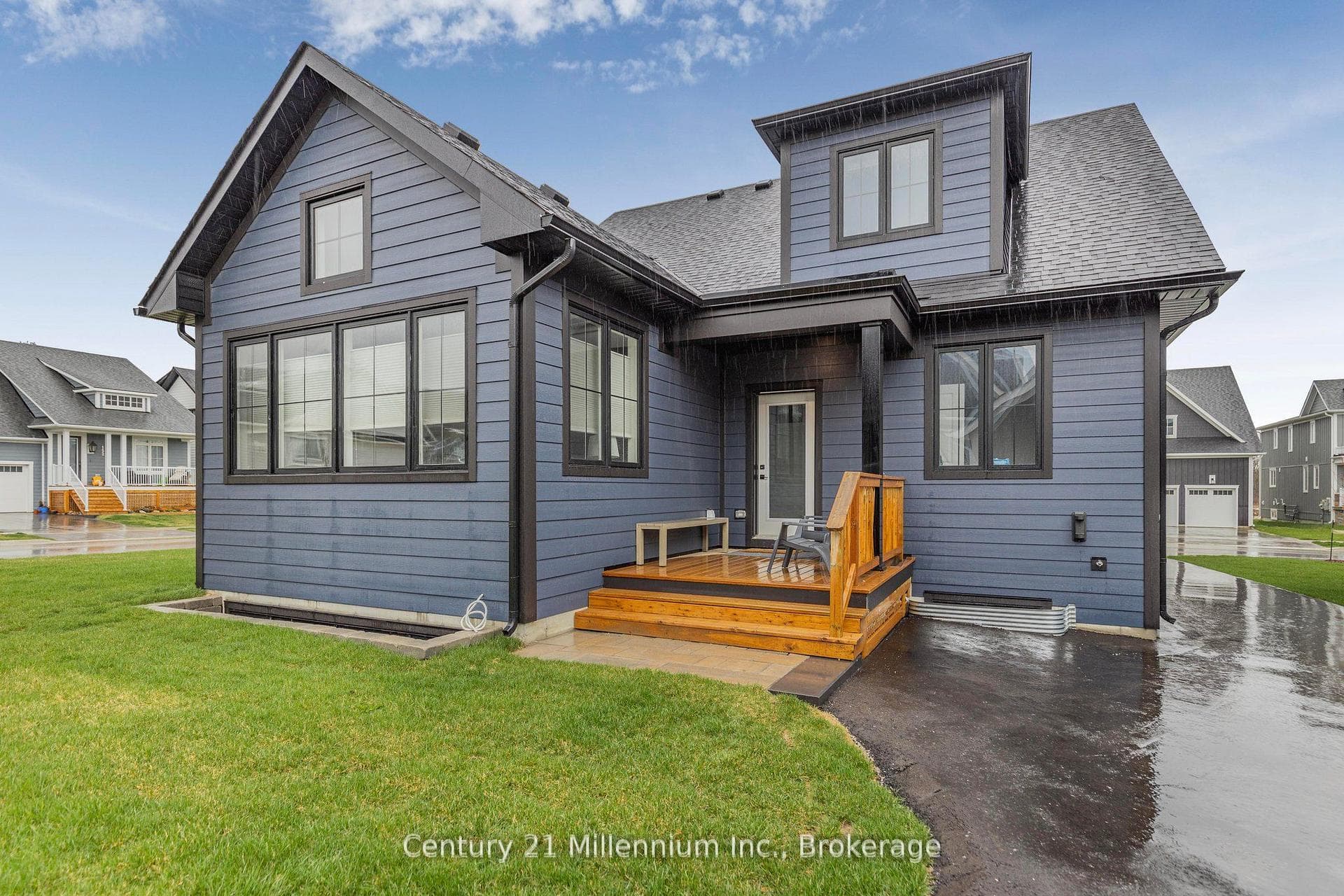 141 Black Willow Crescent photo 2