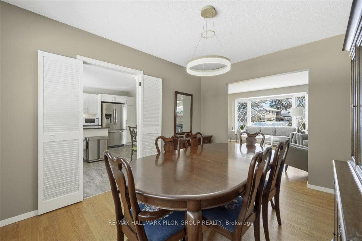 2116 Grafton Crescent photo 6