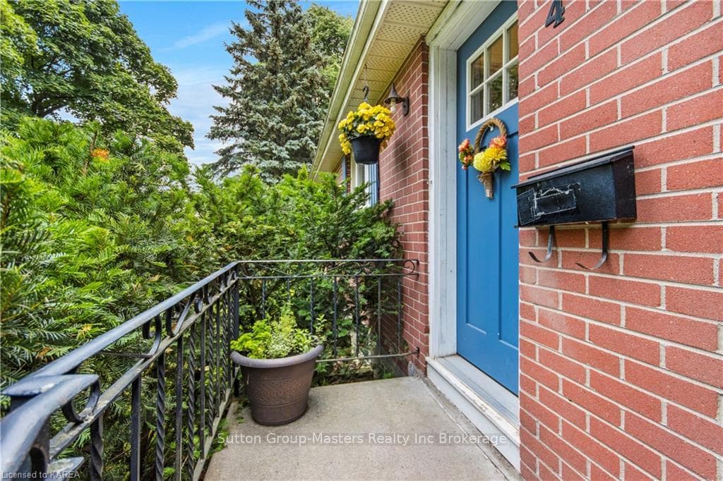 4 BARCLAY Road photo 4