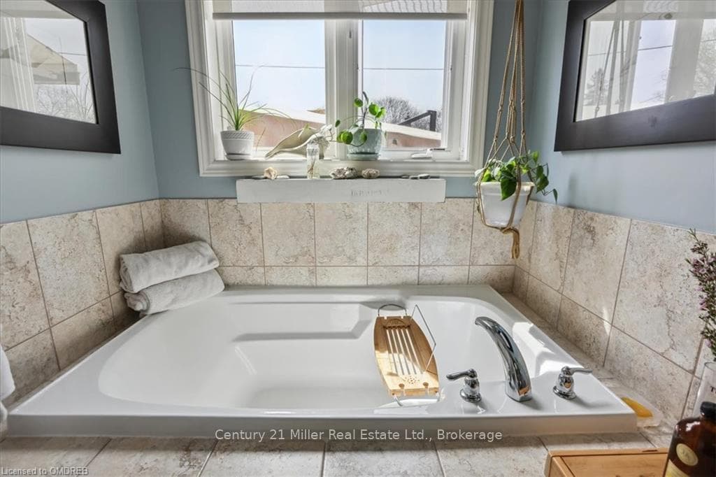 546 DYNES Road photo 26