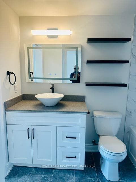 75 Eglinton Avenue Unit 506 photo 17