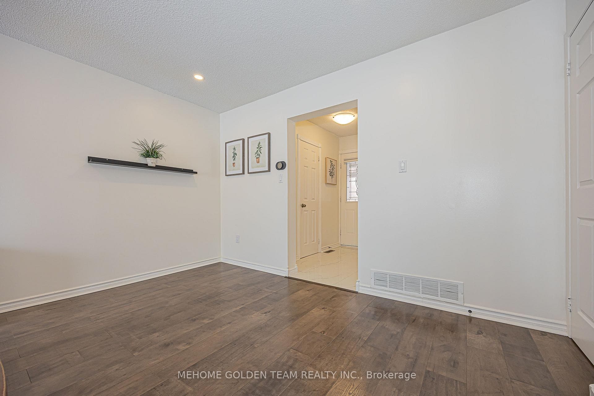 53 Steepleview Crescent photo 25