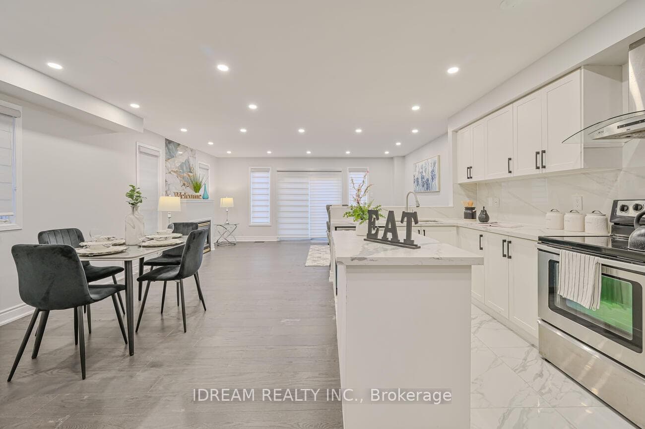 24 Mannel Crescent photo 5
