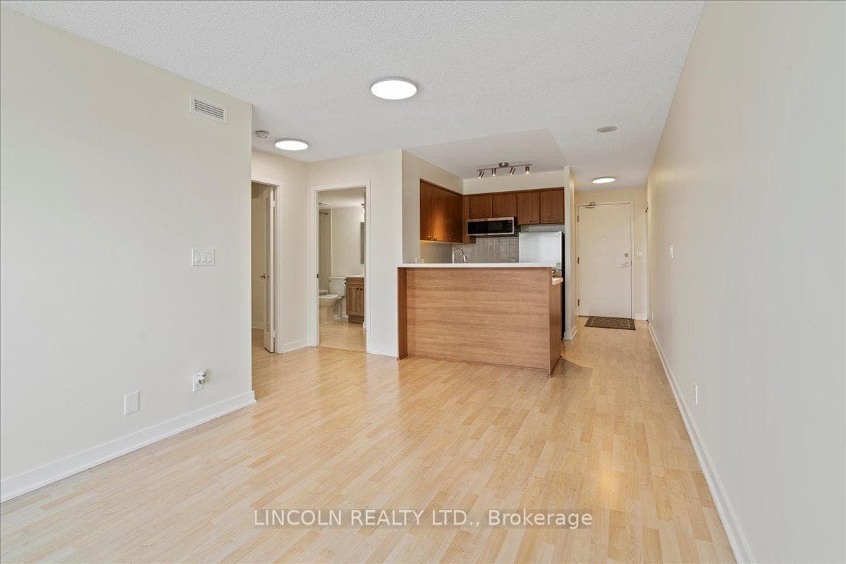 36 Lee Centre Drive Unit 815 photo 11