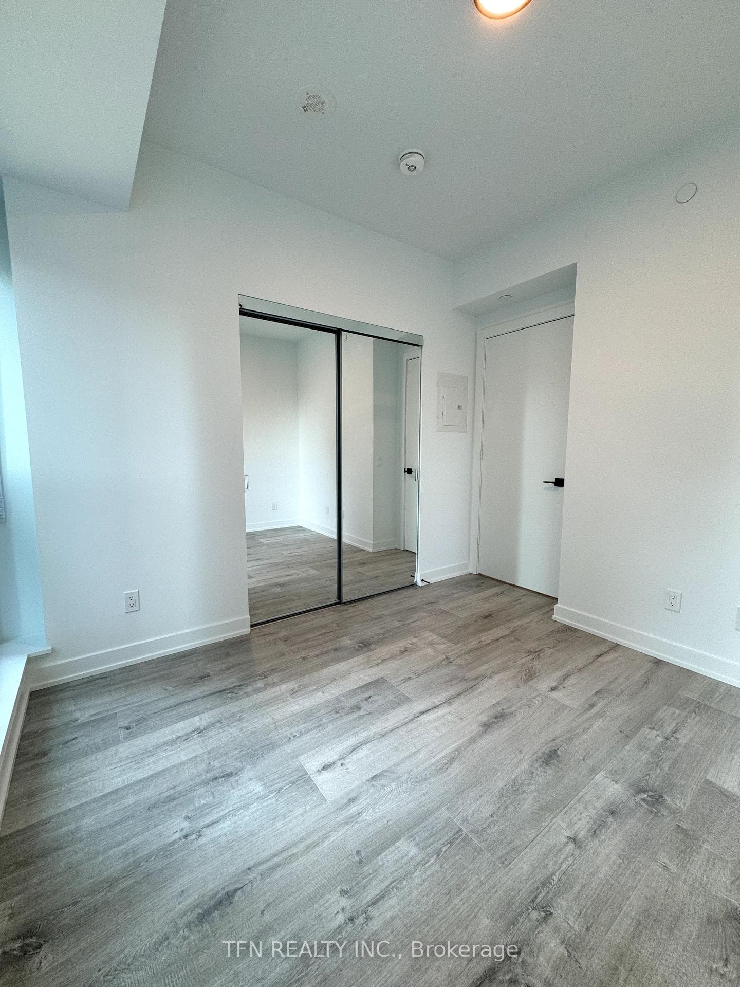 327 King Street Unit 2105 photo 9