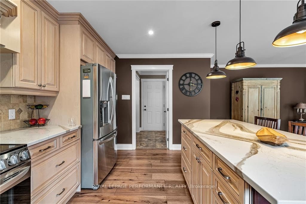 5 STRATFORD Boulevard photo 10