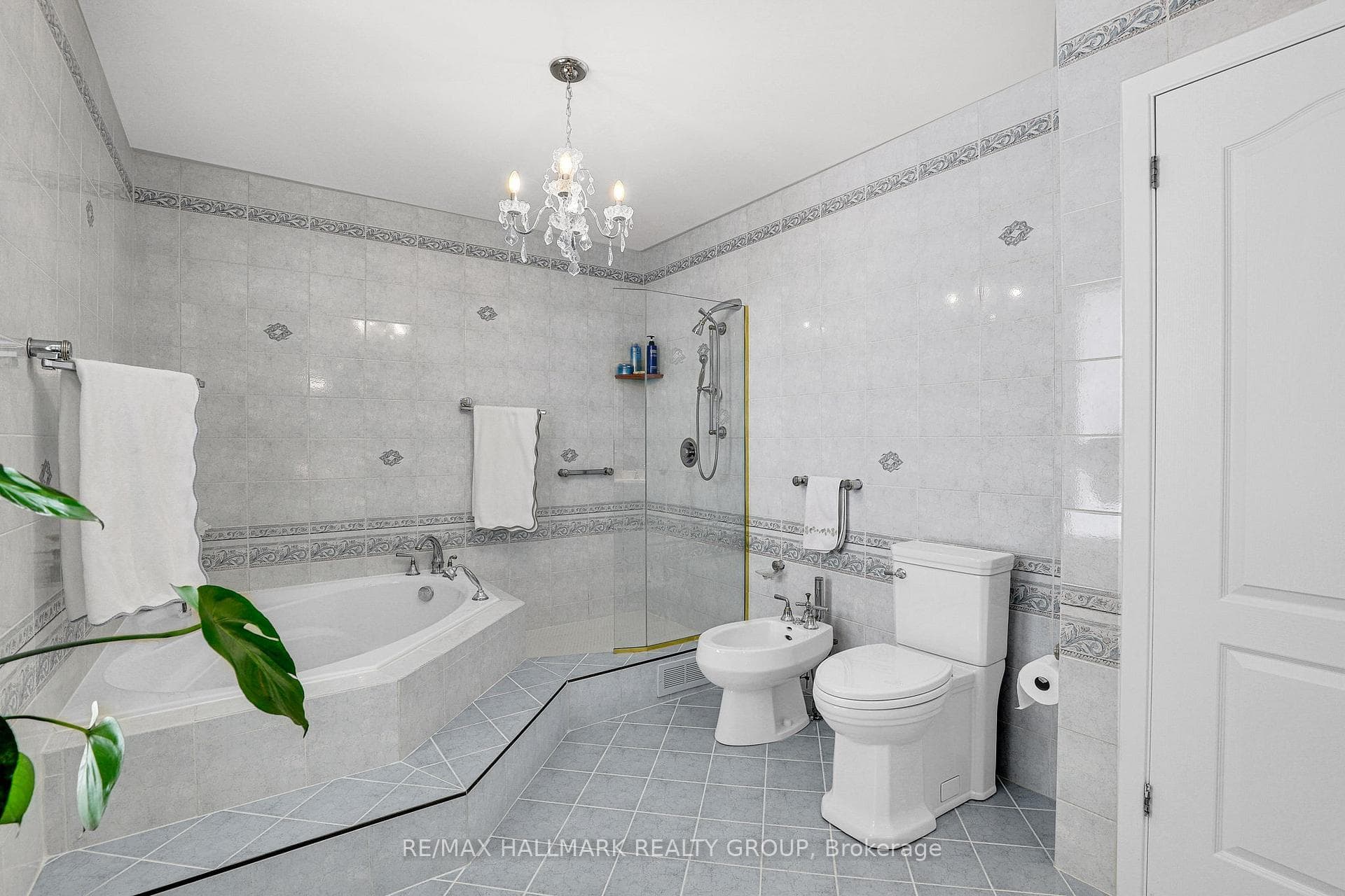 2nd floor family bathroom