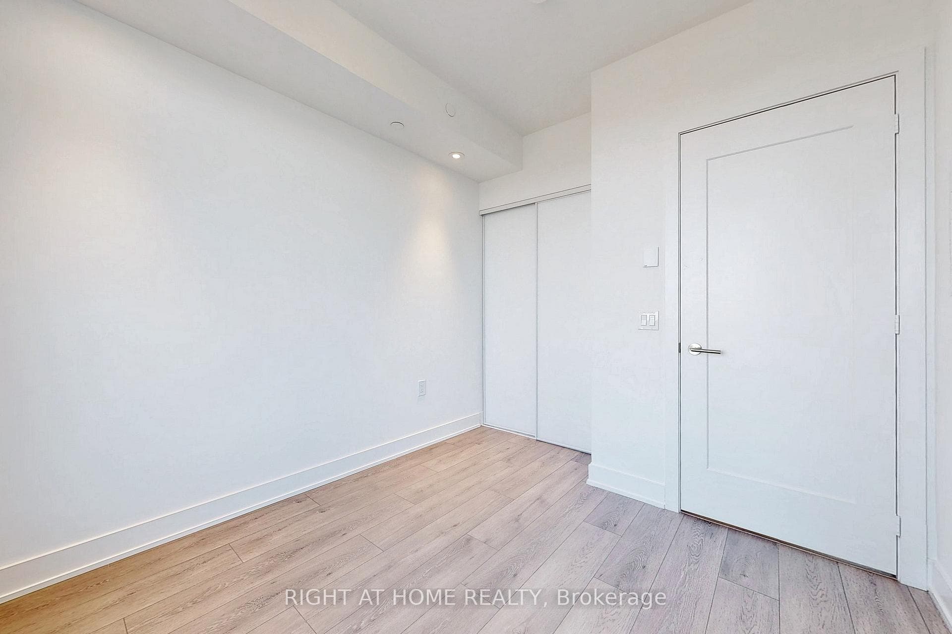 575 Bloor Street Unit 3103 photo 28