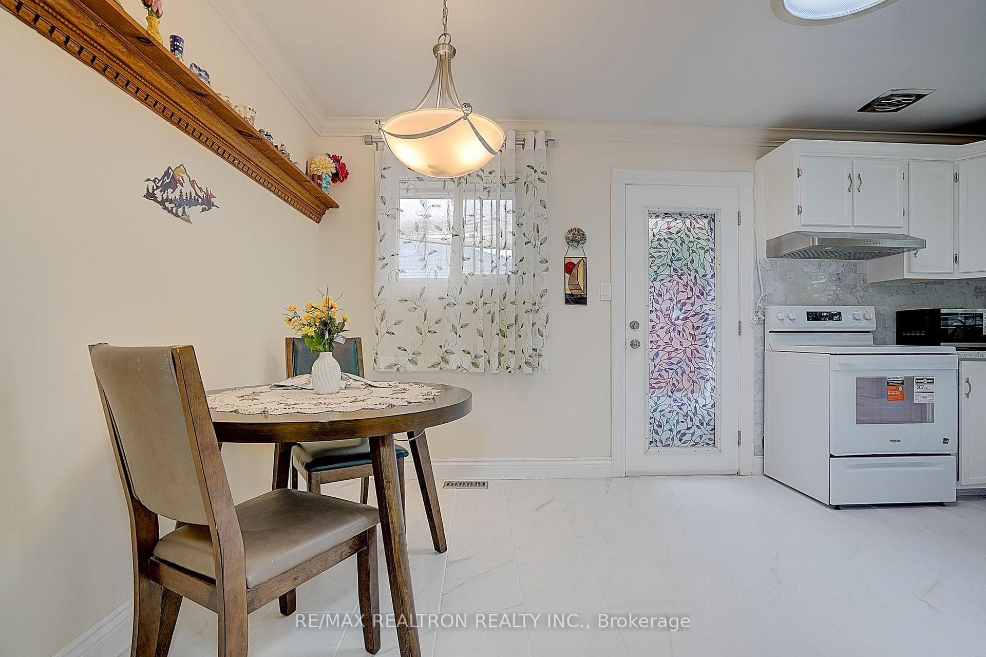 583 Pinewood Street photo 16