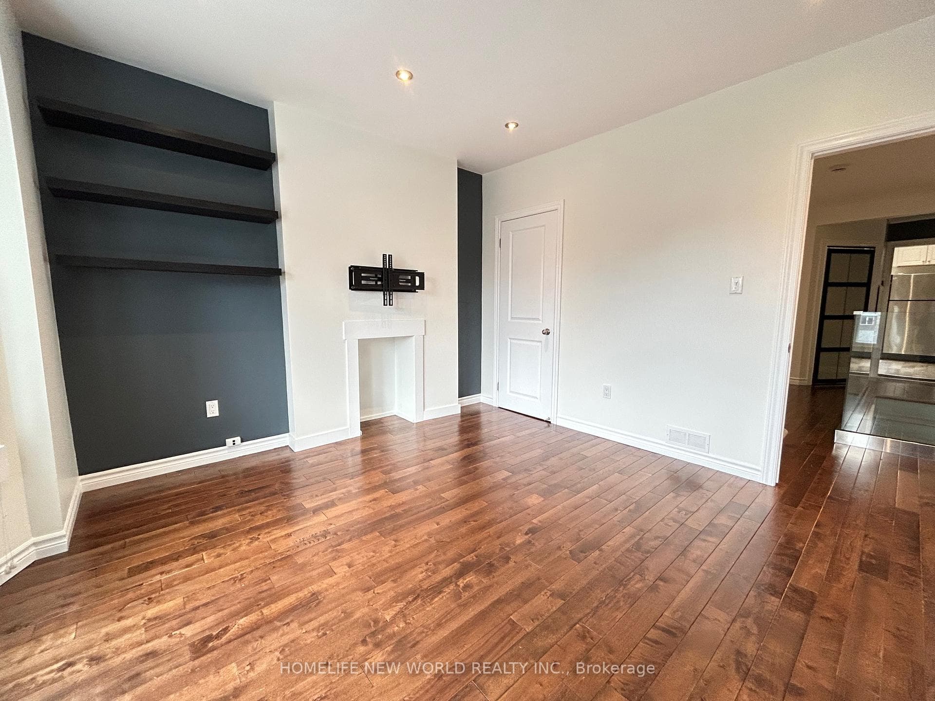 825 Ossington Avenue Unit 2nd Flr photo 14