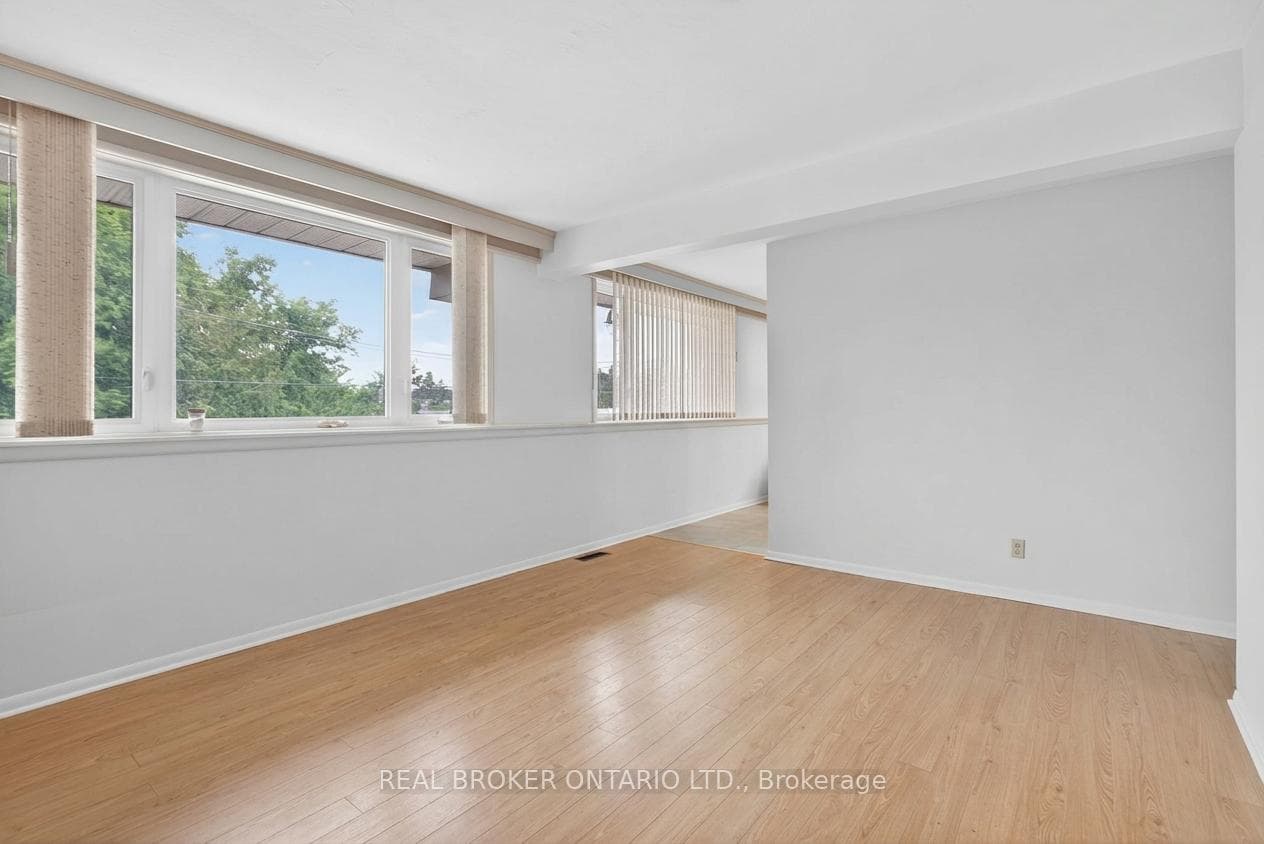 8 Westmount Drive photo 4