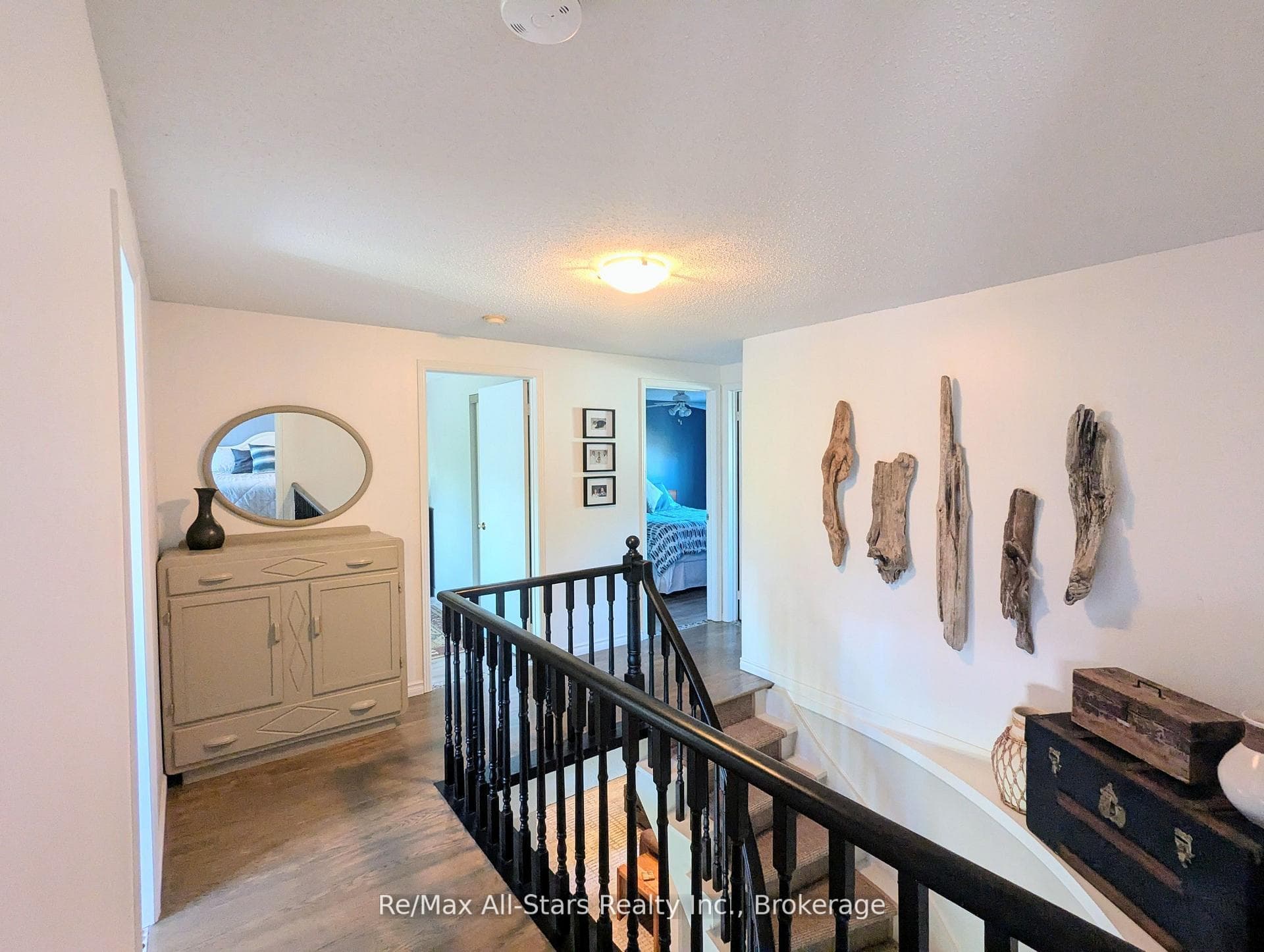 20 Love Crescent photo 16
