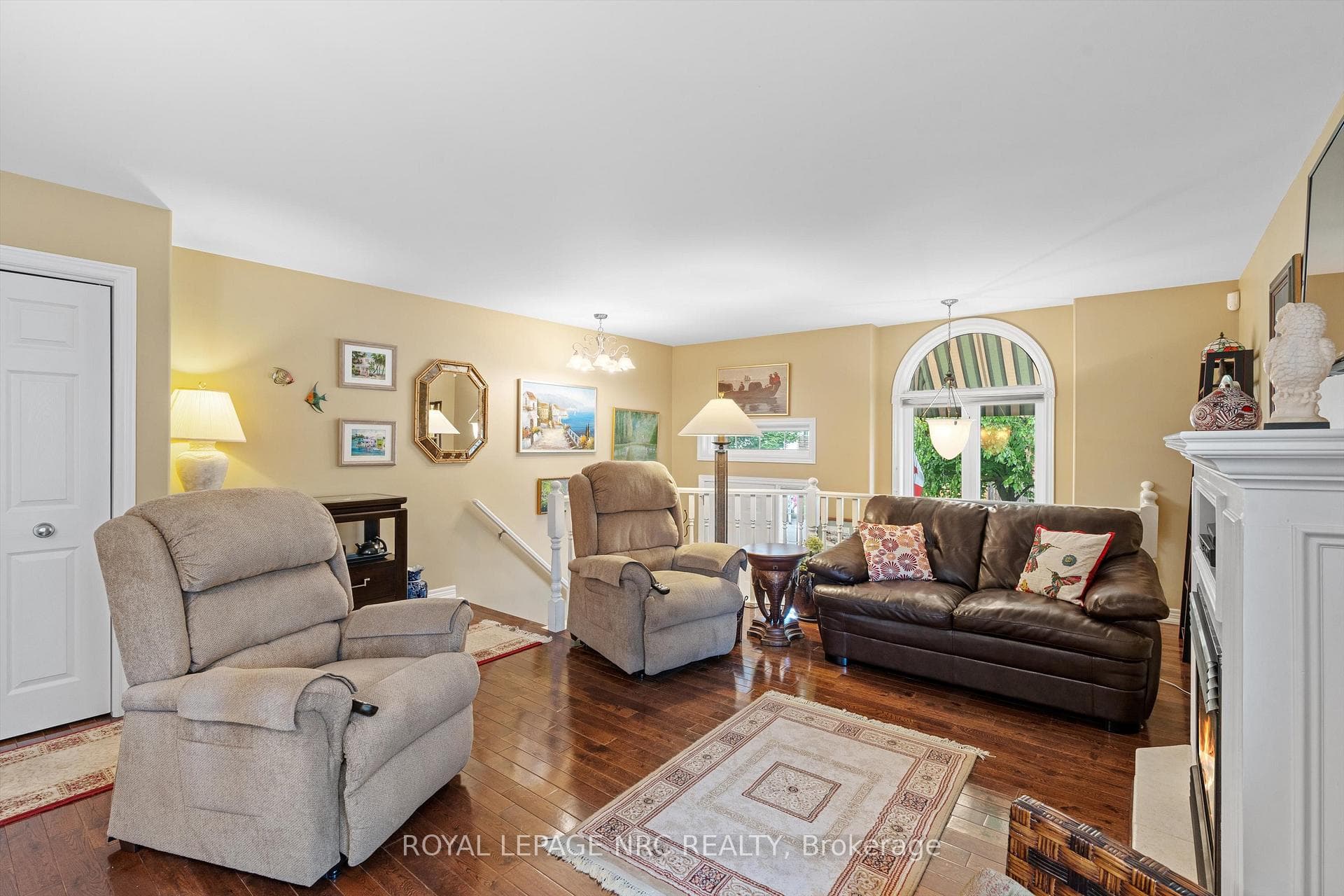 Spacious living room