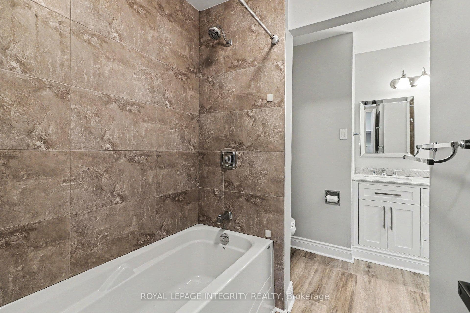1511 Thurlow Street photo 21