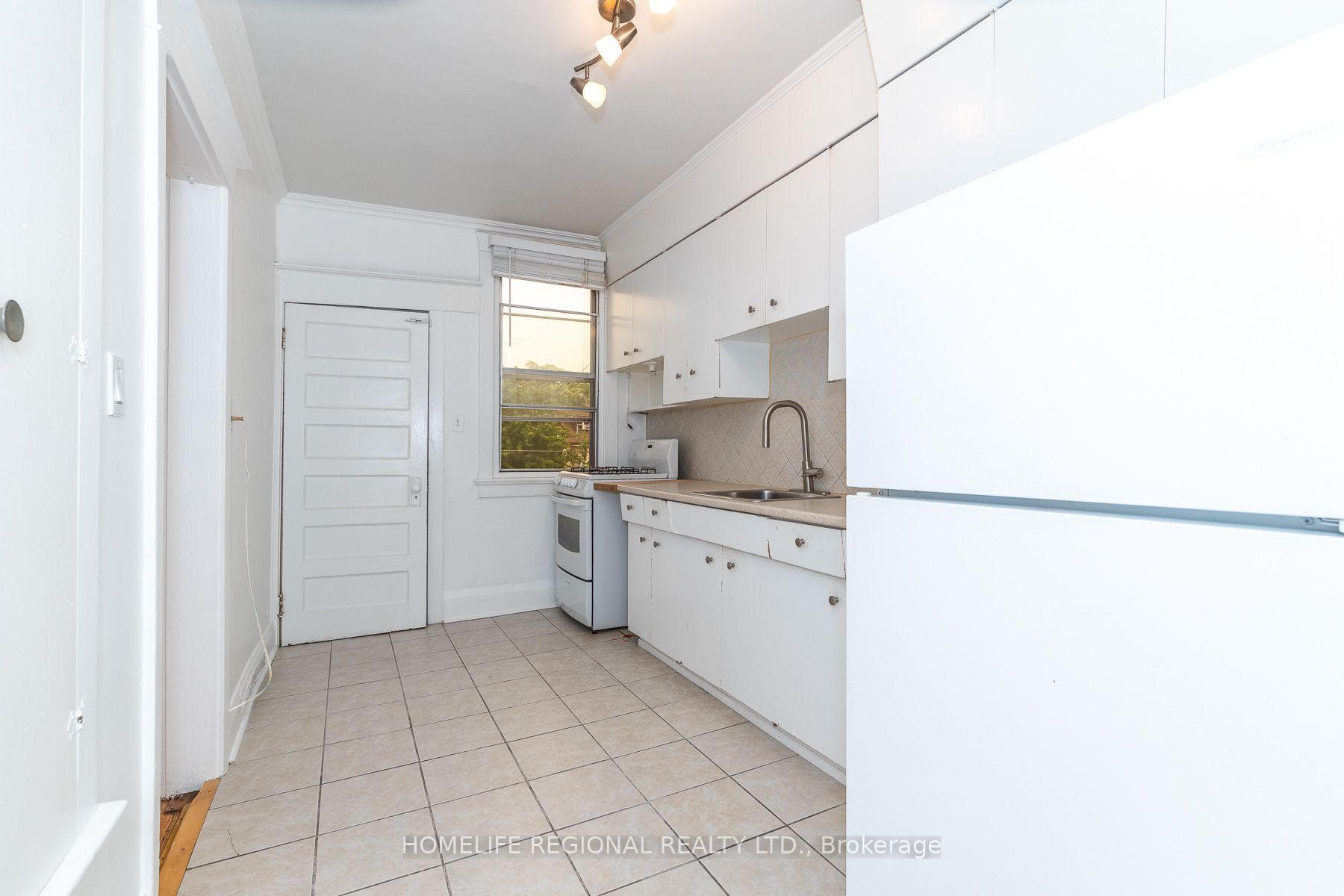 353 St Clarens Avenue photo 7