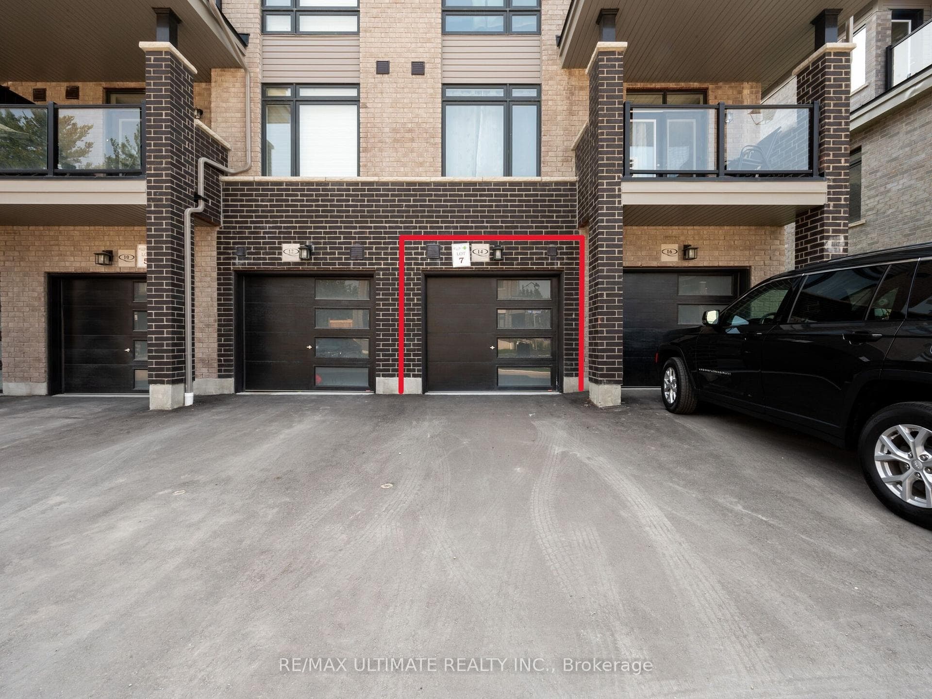 Garage & Driveway Parking