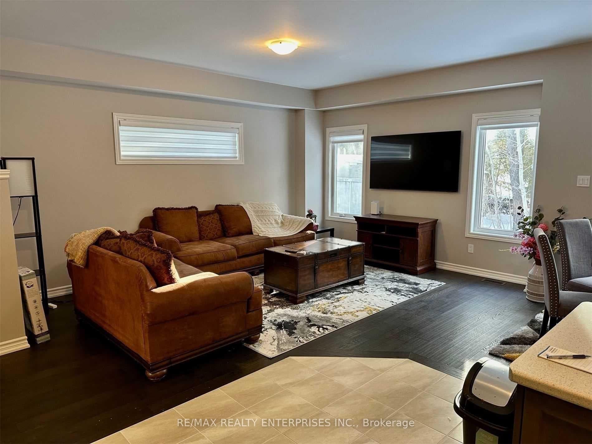 166 Rosie Street photo 2