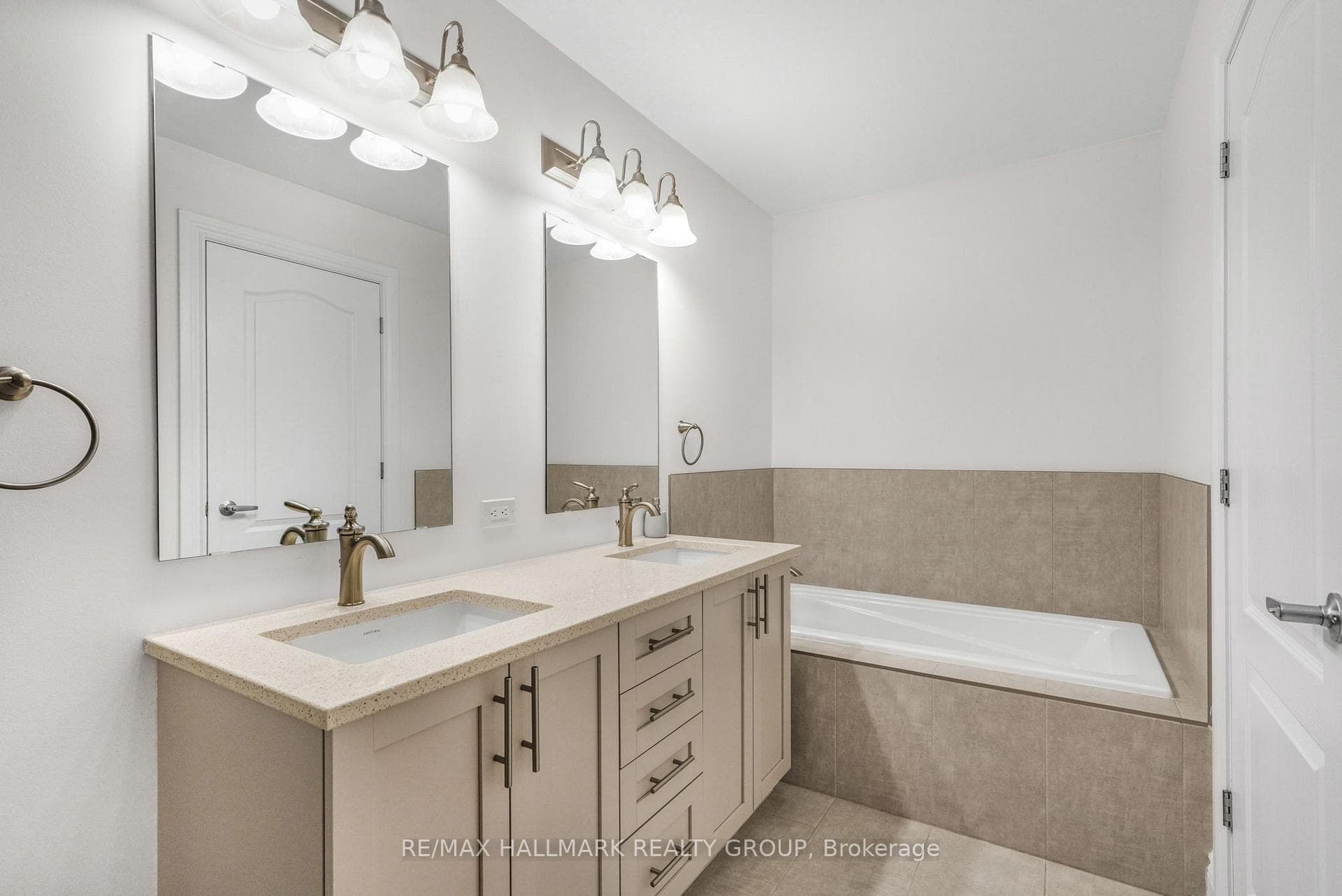 242 DION Avenue photo 22