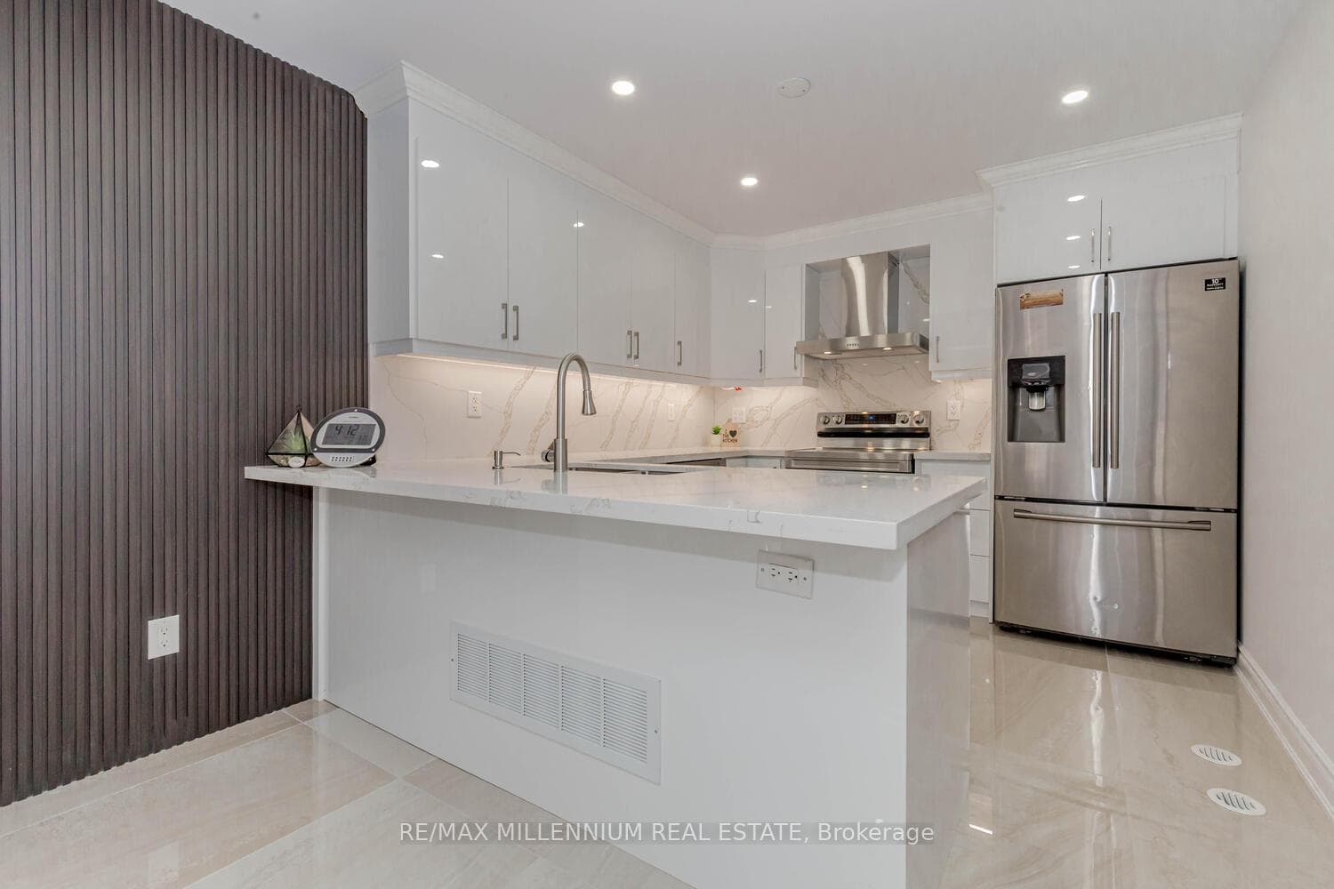 882 Brassard Circle photo 15