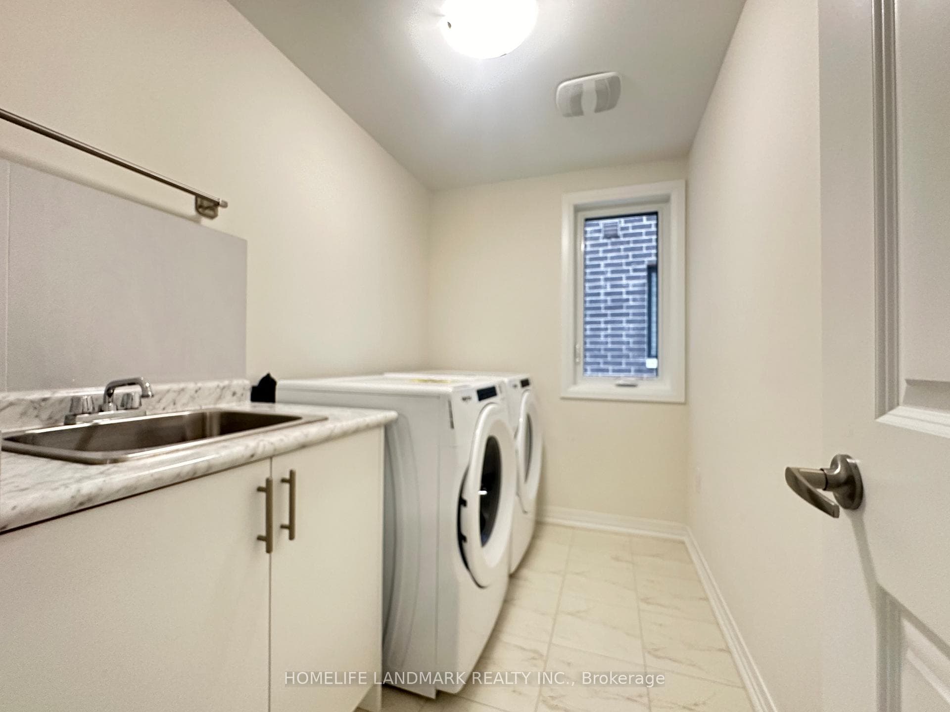 2744 Peter Matthews Drive photo 2