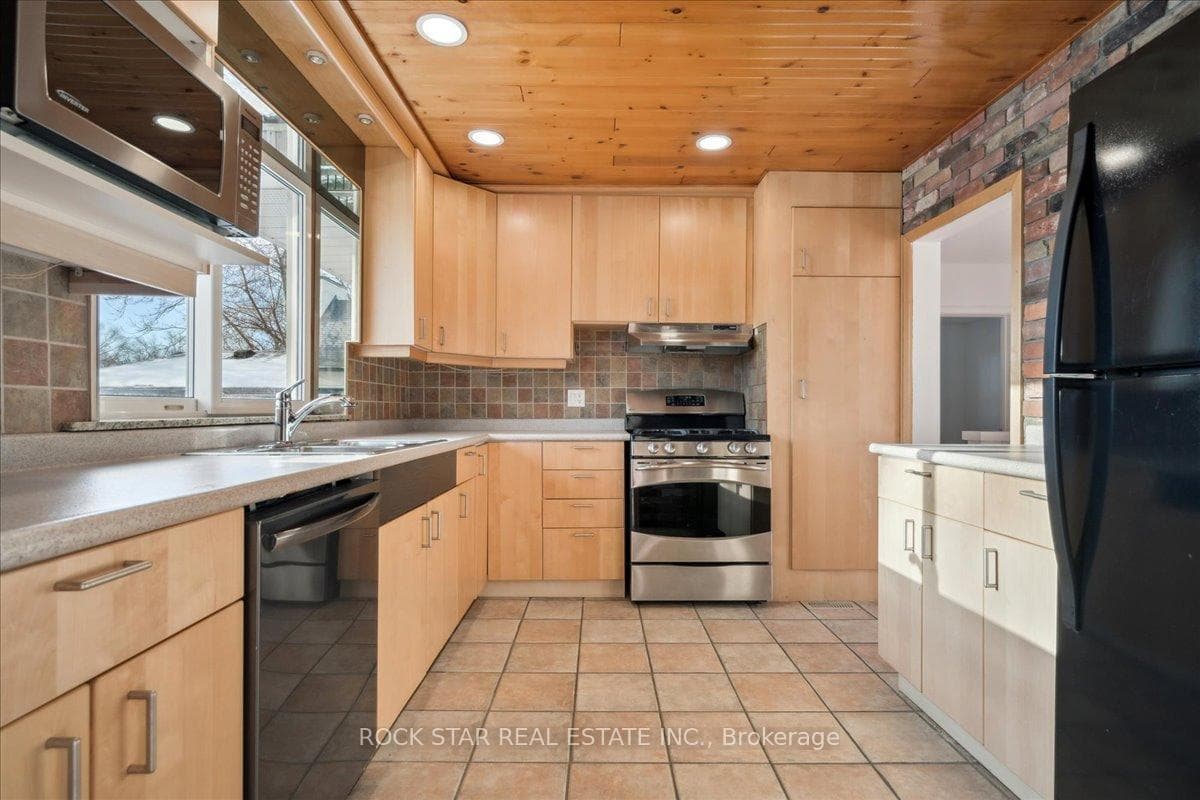 588 Wildwood Drive photo 14