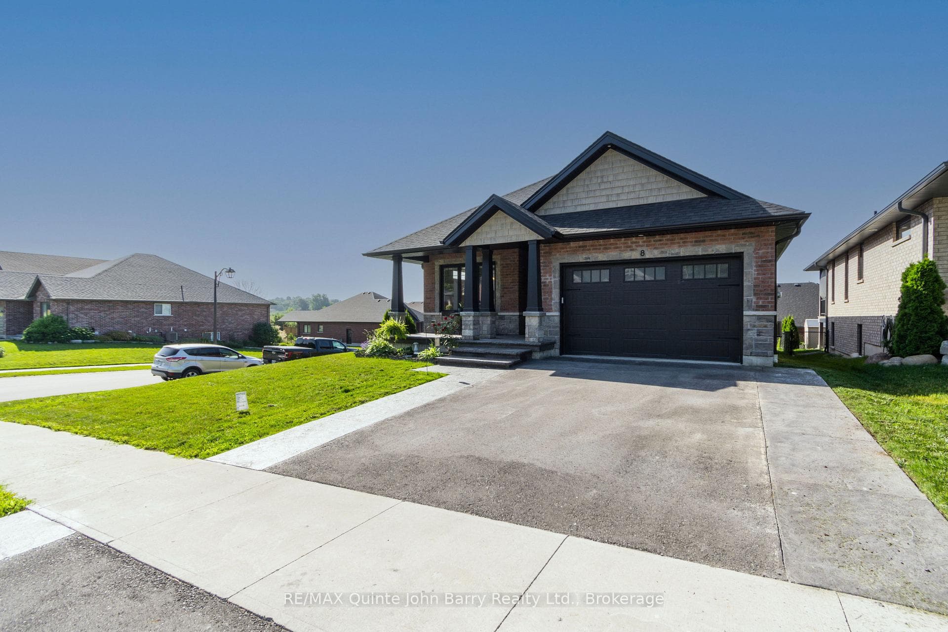 8 Tackaberry Drive photo 4
