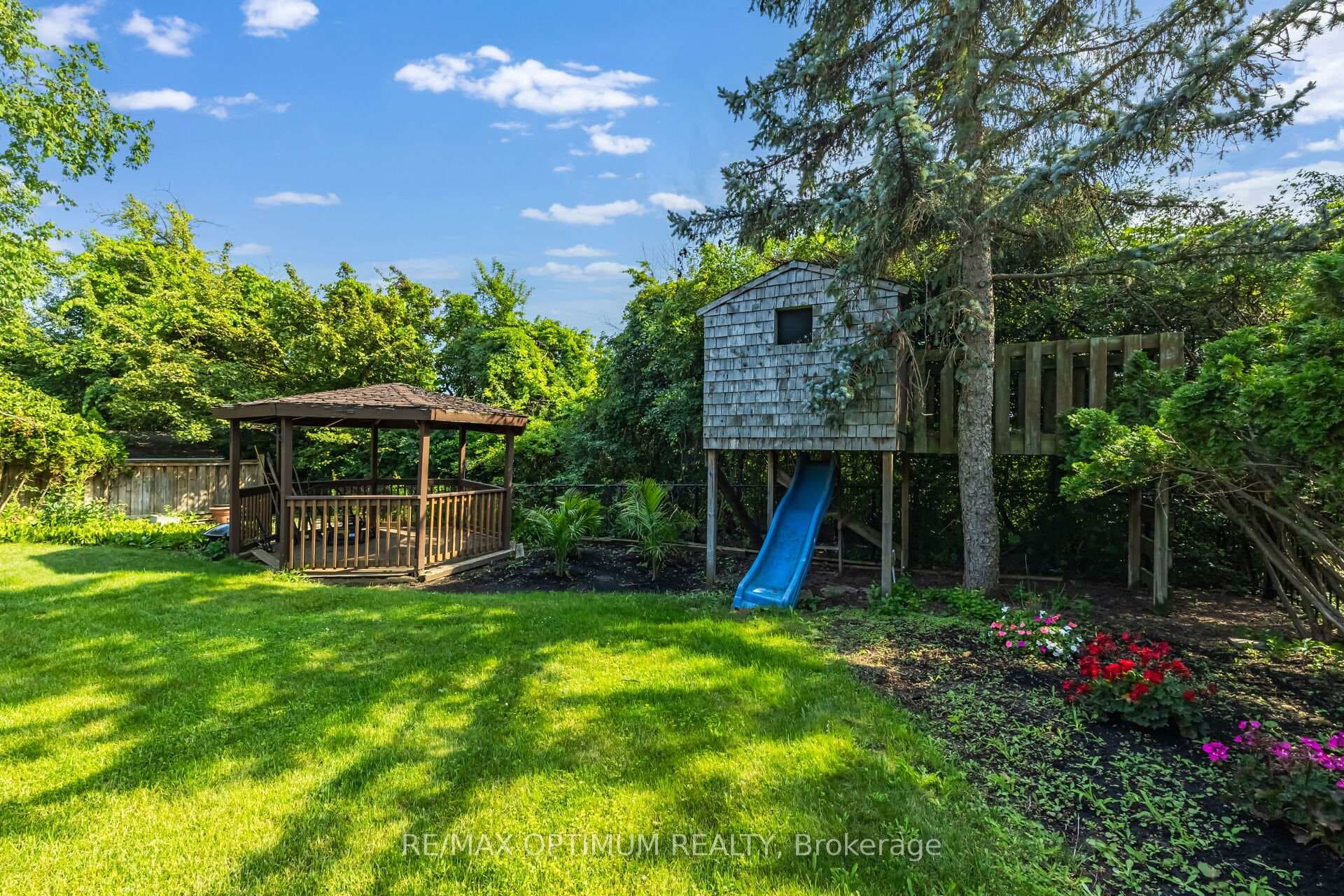 Kids' treehouse with slide & gazebo