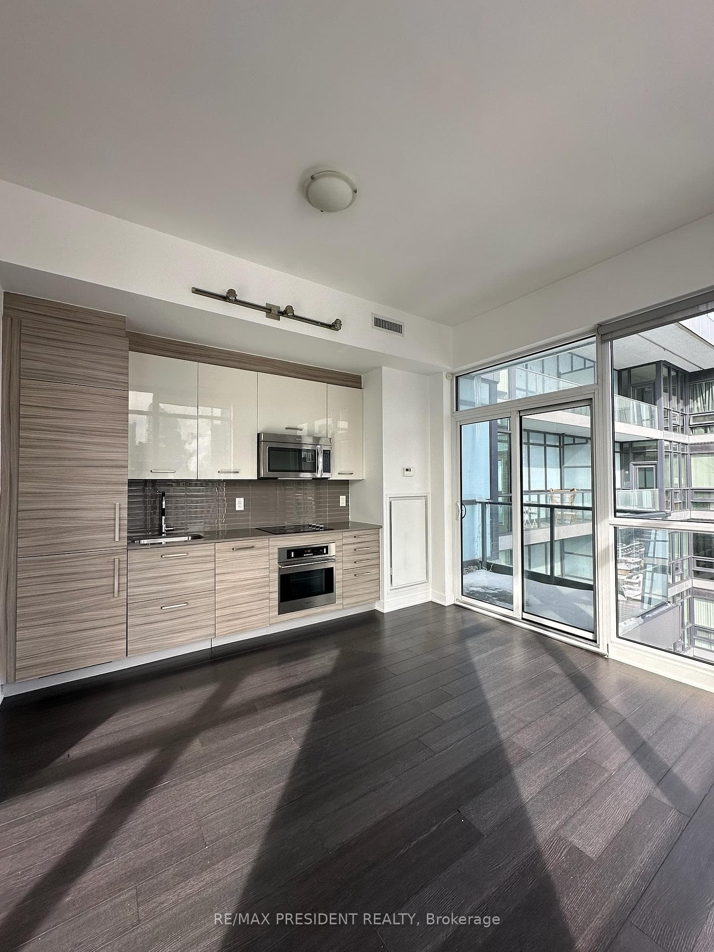 210 Simcoe Street Unit 2402 photo 13
