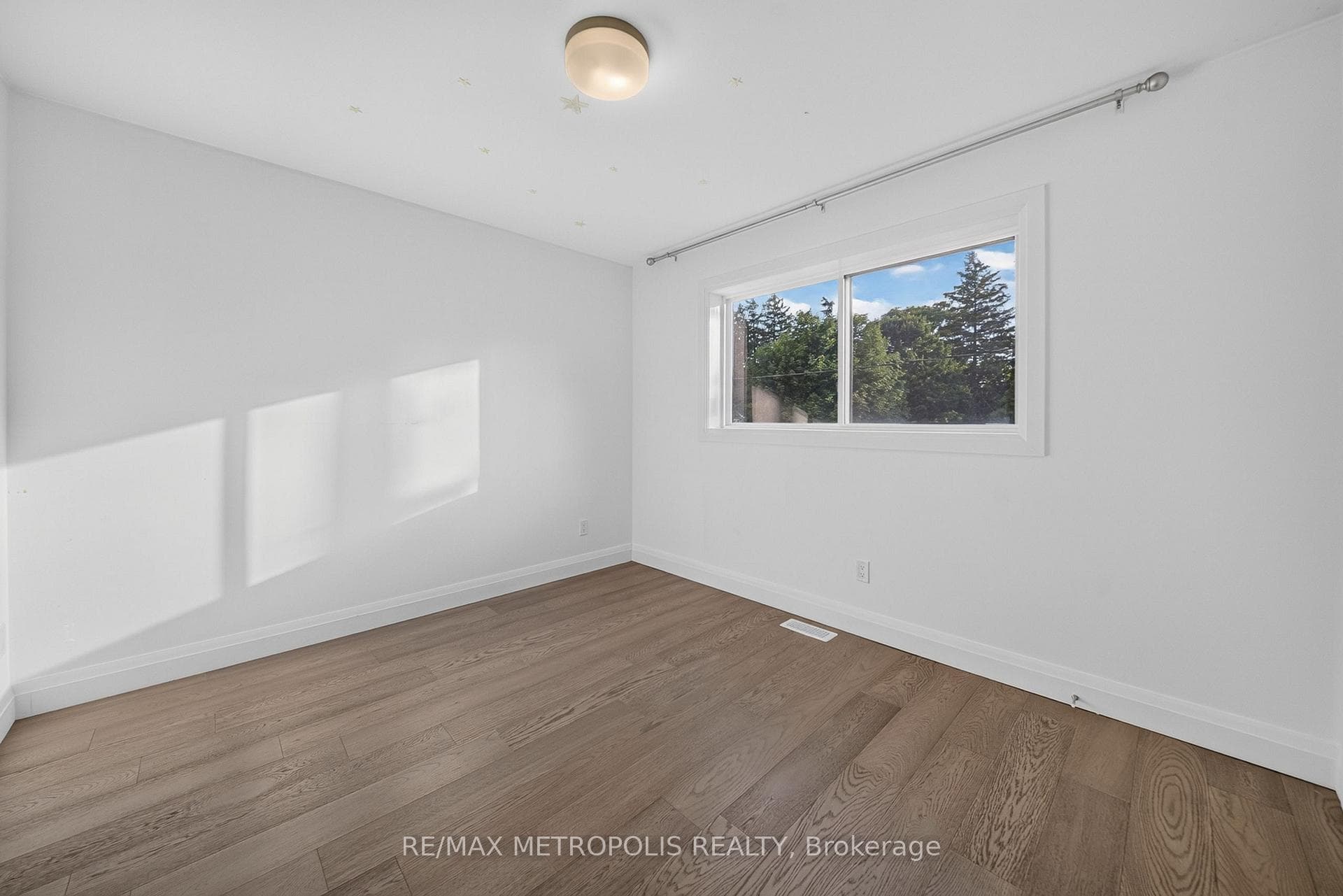 55 Russ Street photo 18