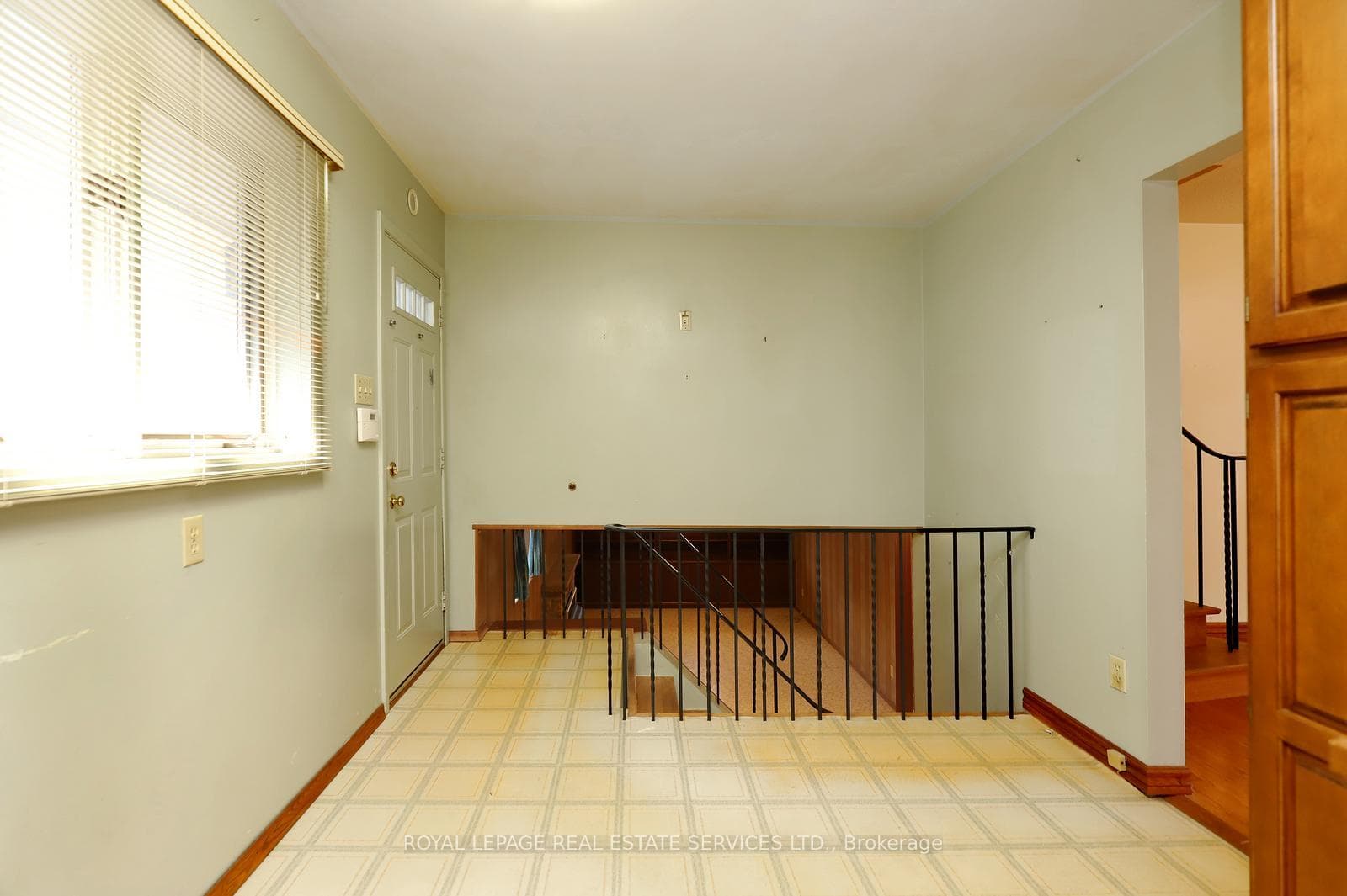 2671 Homelands Drive photo 9