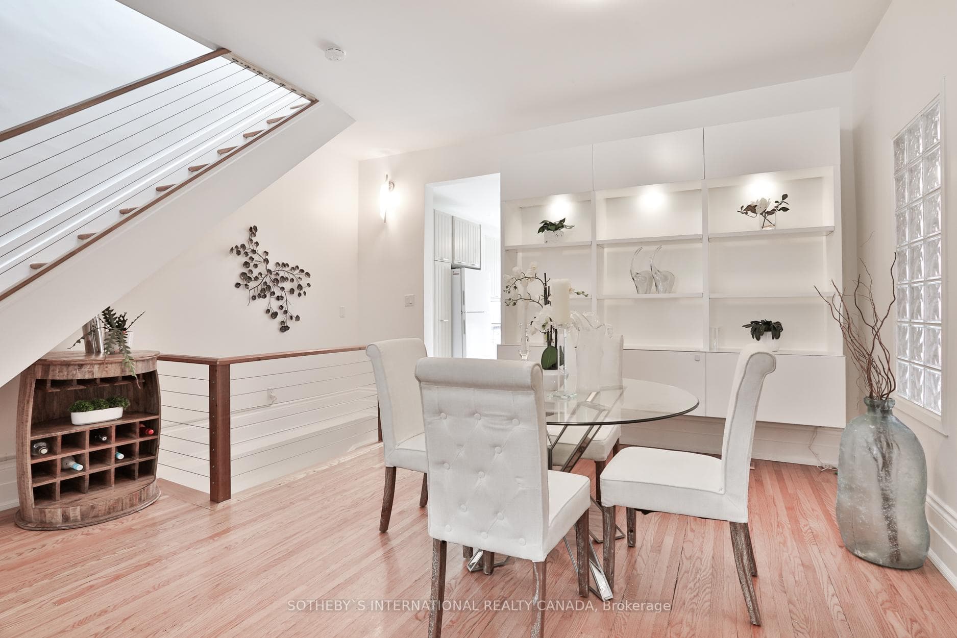 365 Howland Avenue photo 9