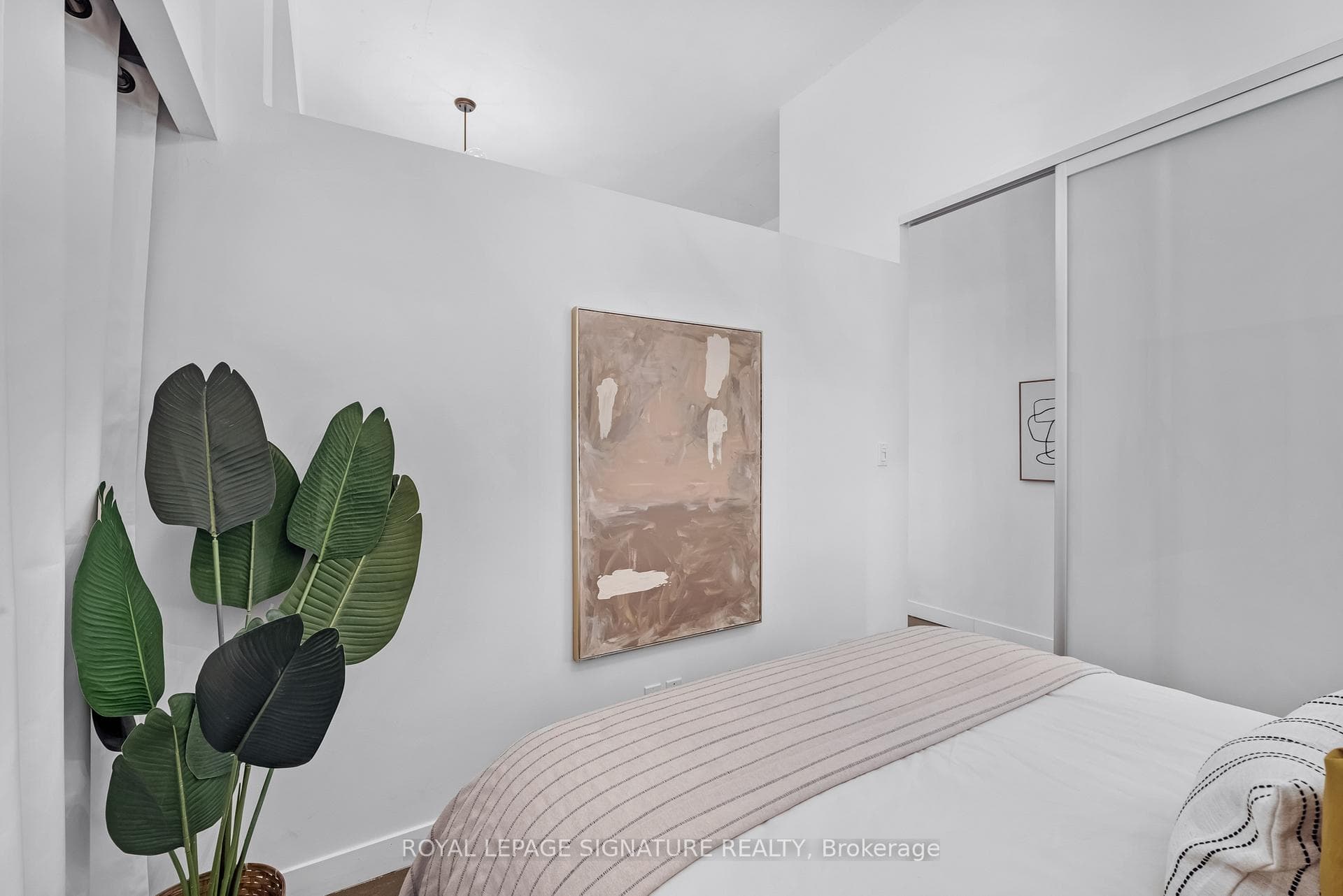 201 Carlaw Avenue Unit 201 photo 15