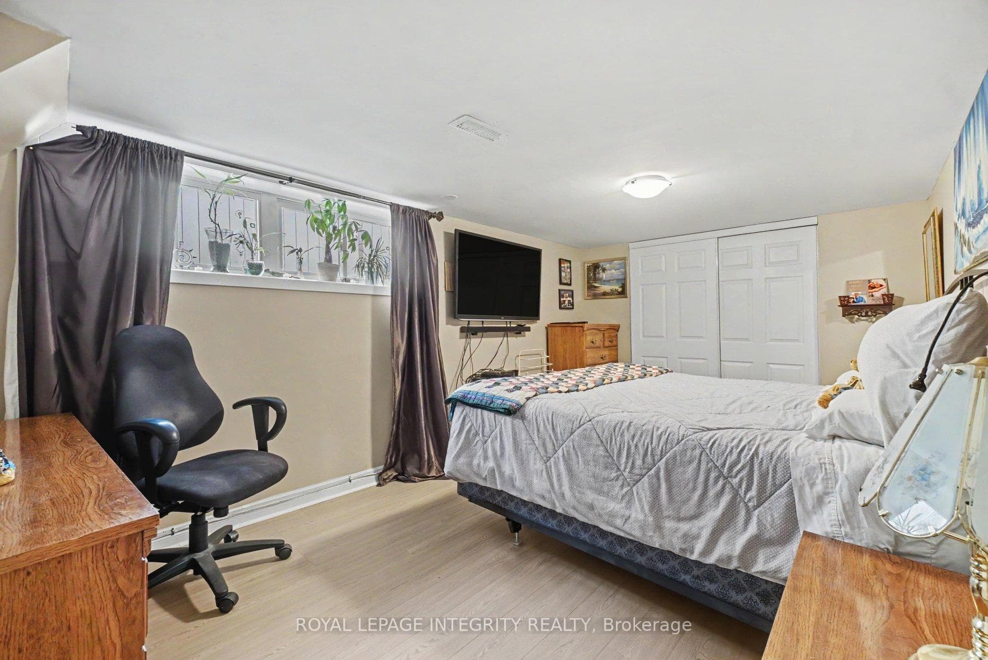 2450 Magnus Avenue photo 8