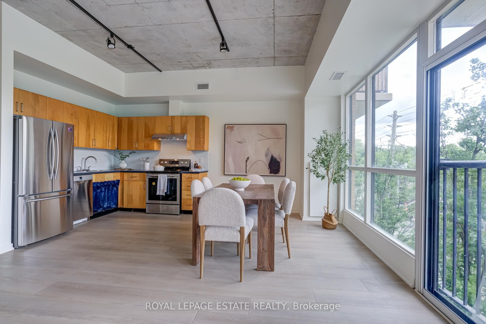 Kitchen/Dining Area