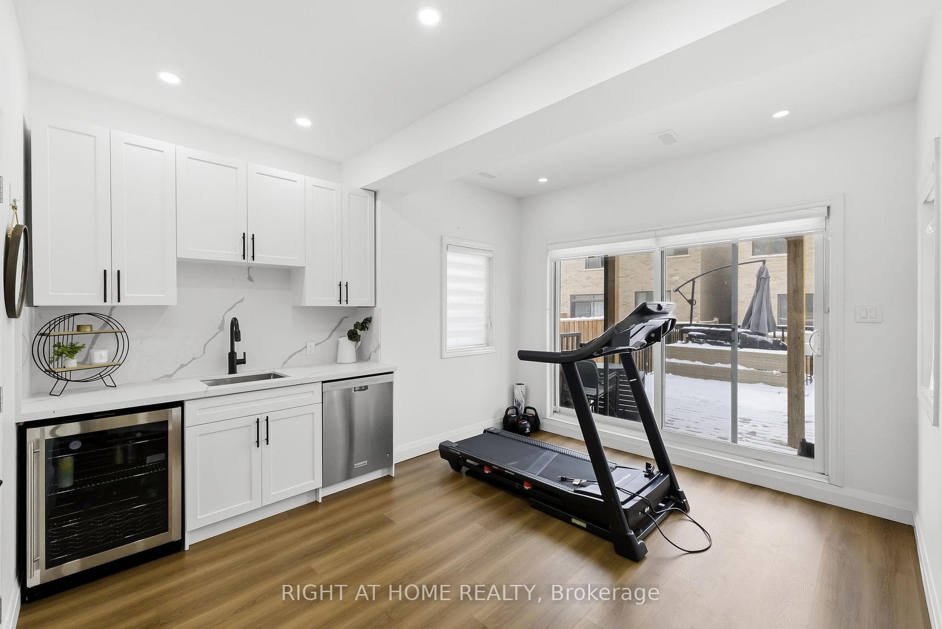 87 Barrister Avenue photo 32