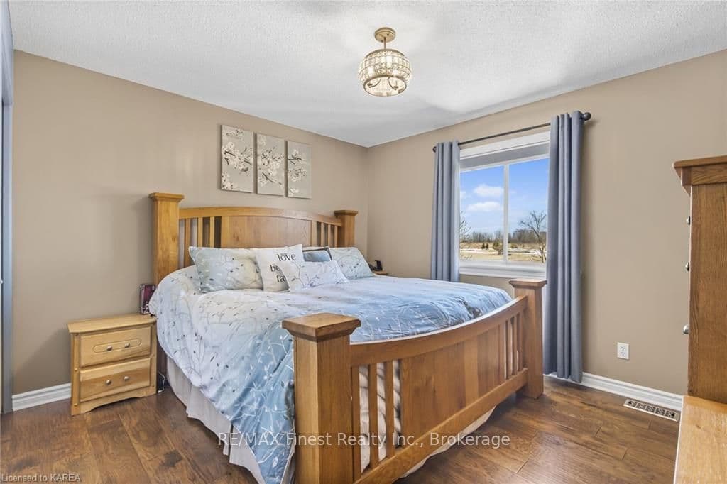 91 MCKEOWN Crescent photo 15