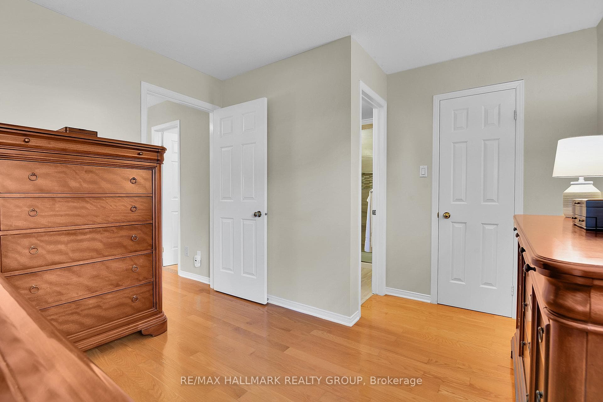 PRIMARY | organized walk-in closet, 3 pc. en-suite