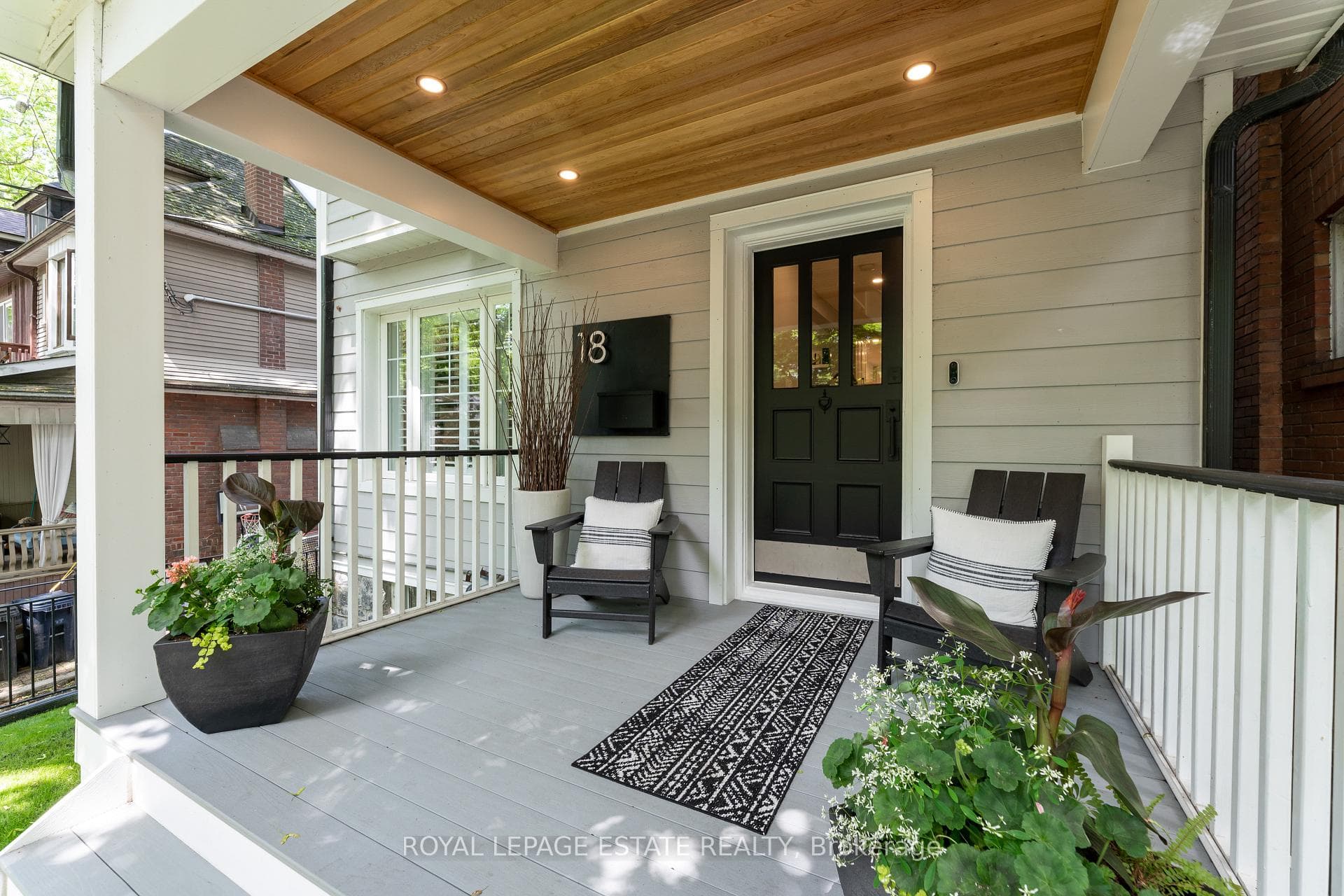 18 Cedar Avenue photo 2