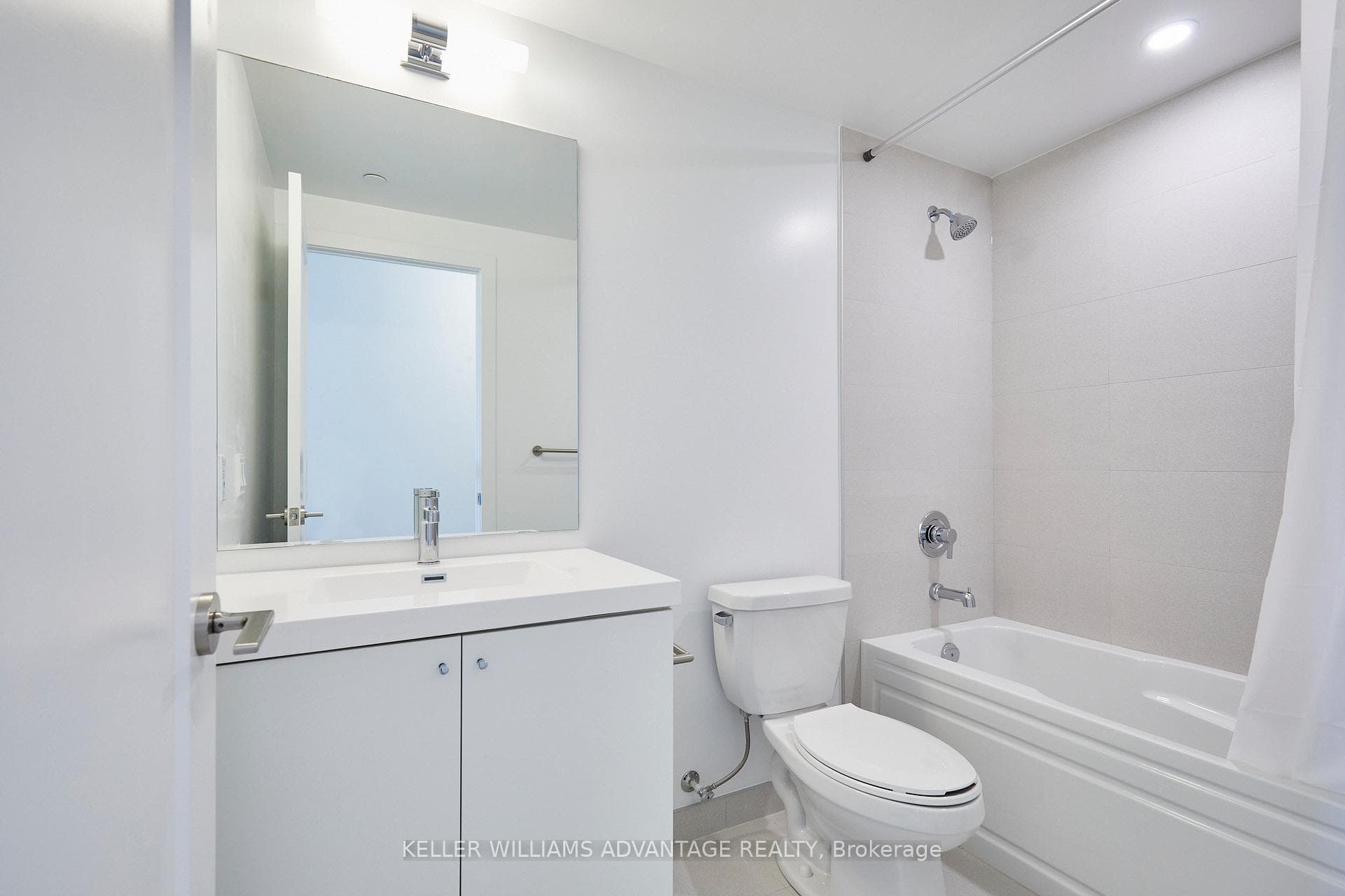 2545 Simcoe Street Unit 915 photo 17