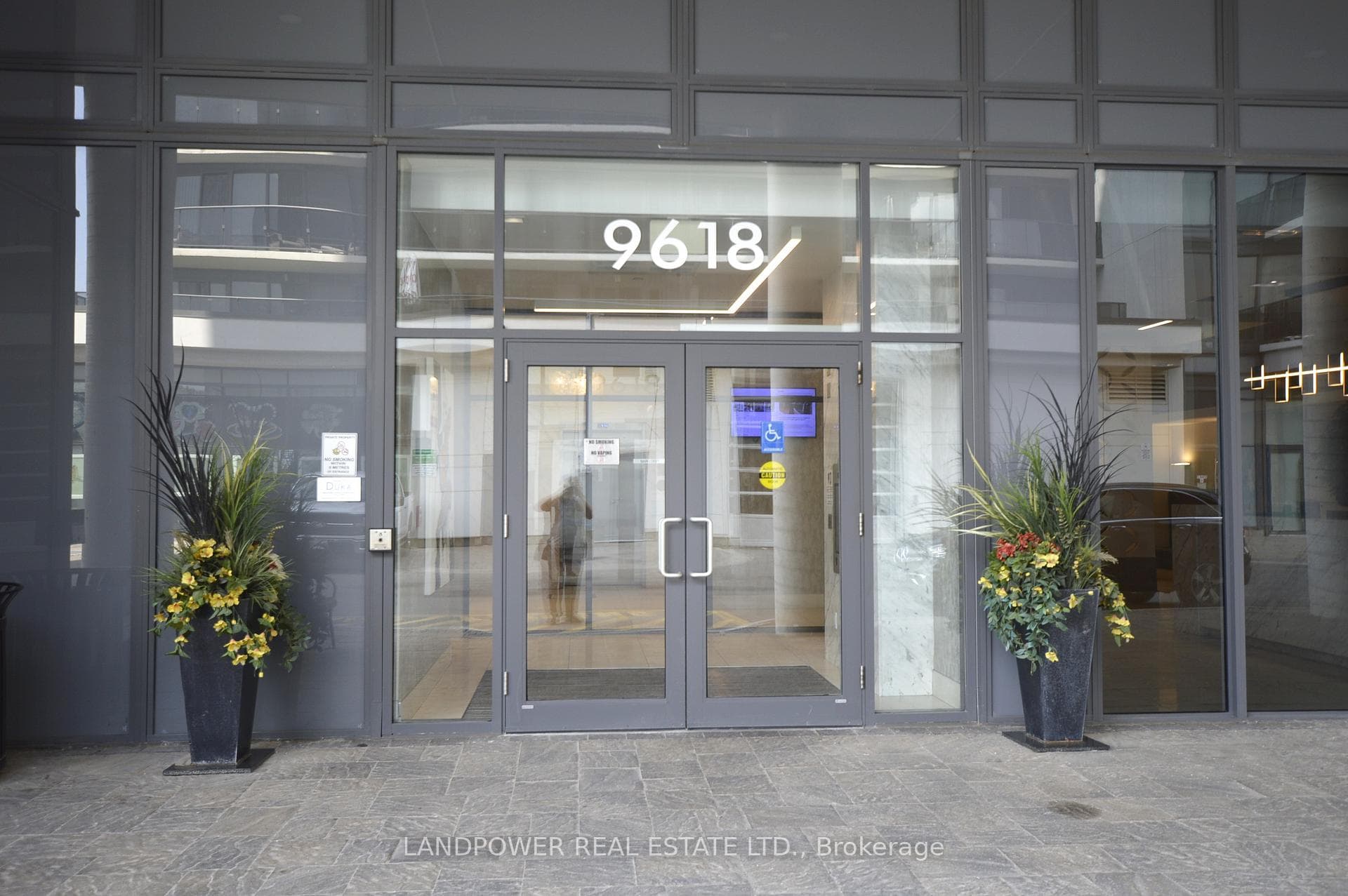9618 Yonge Street Unit 220 photo 4