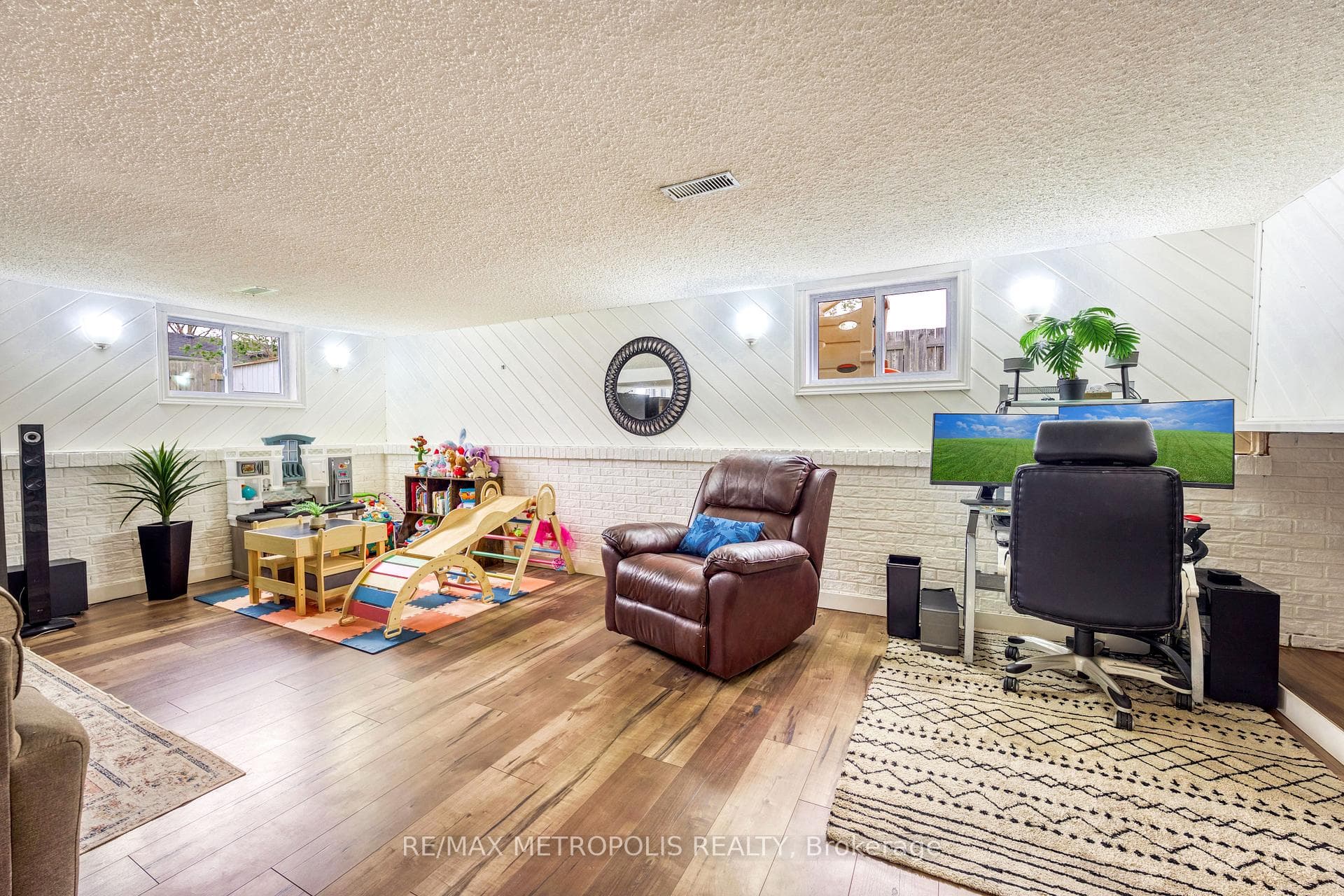 485 Bentinck Drive photo 21