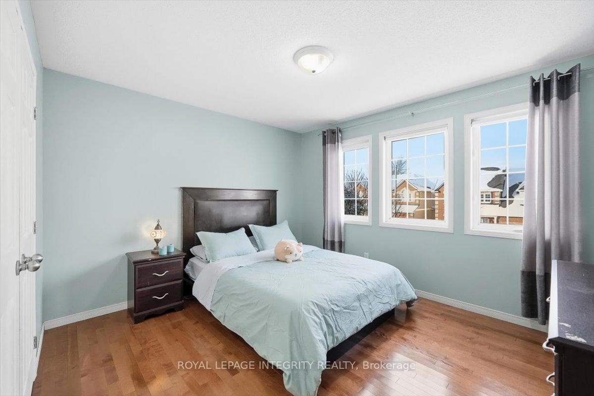 1110 Luesby Crescent photo 32