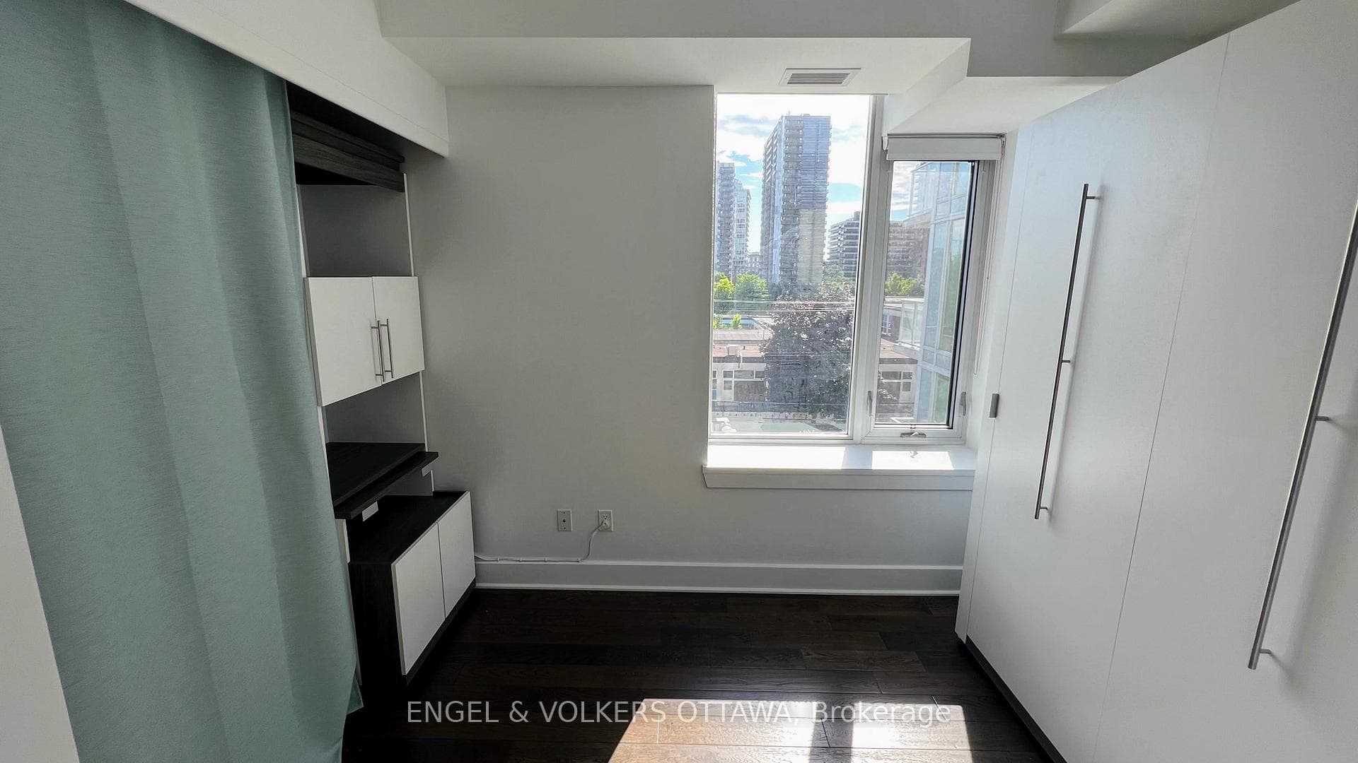 255 BAY Street Unit 512 photo 4